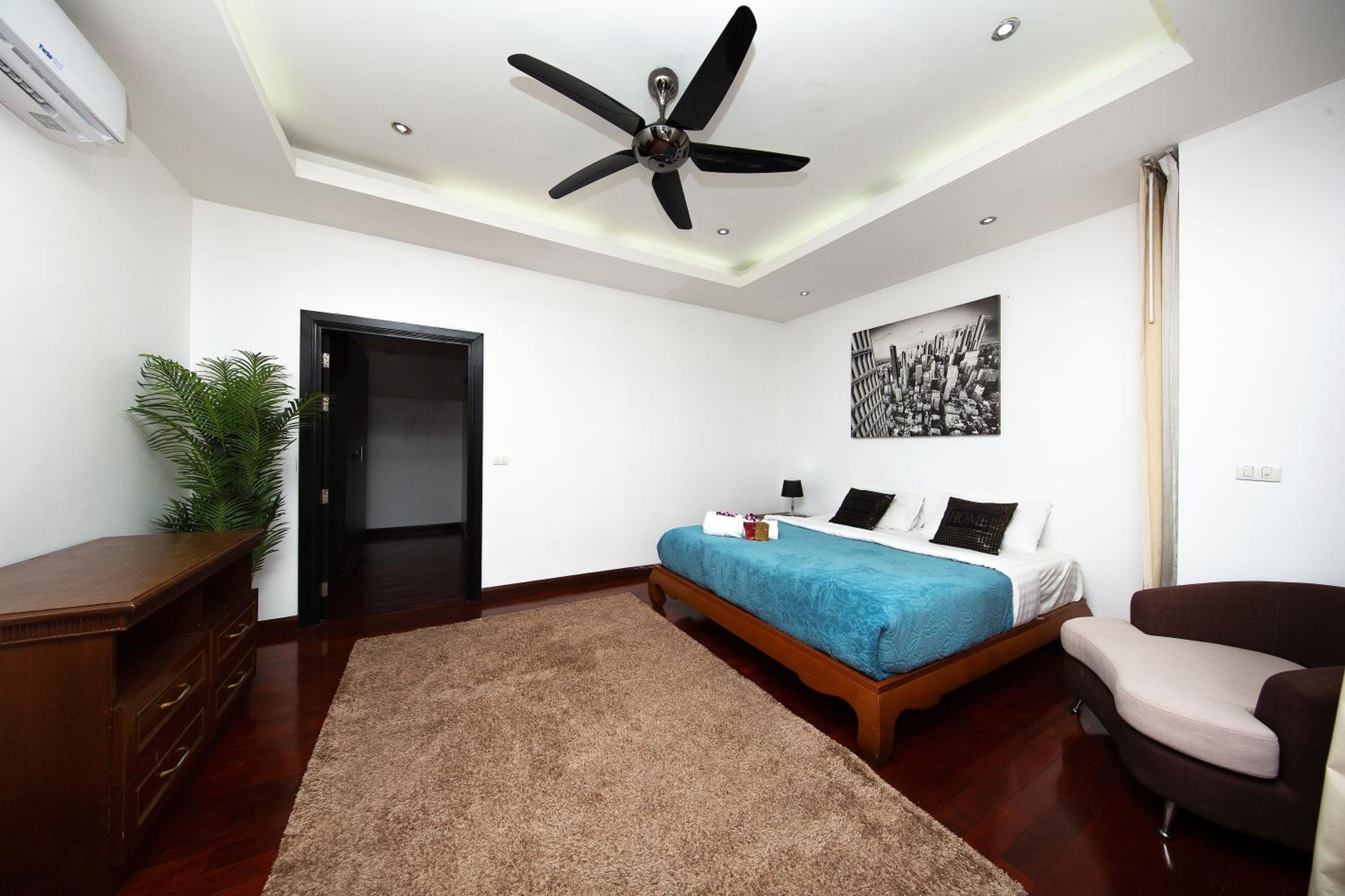 Paradise Pool Villa Pattaya in Tropicana Village
