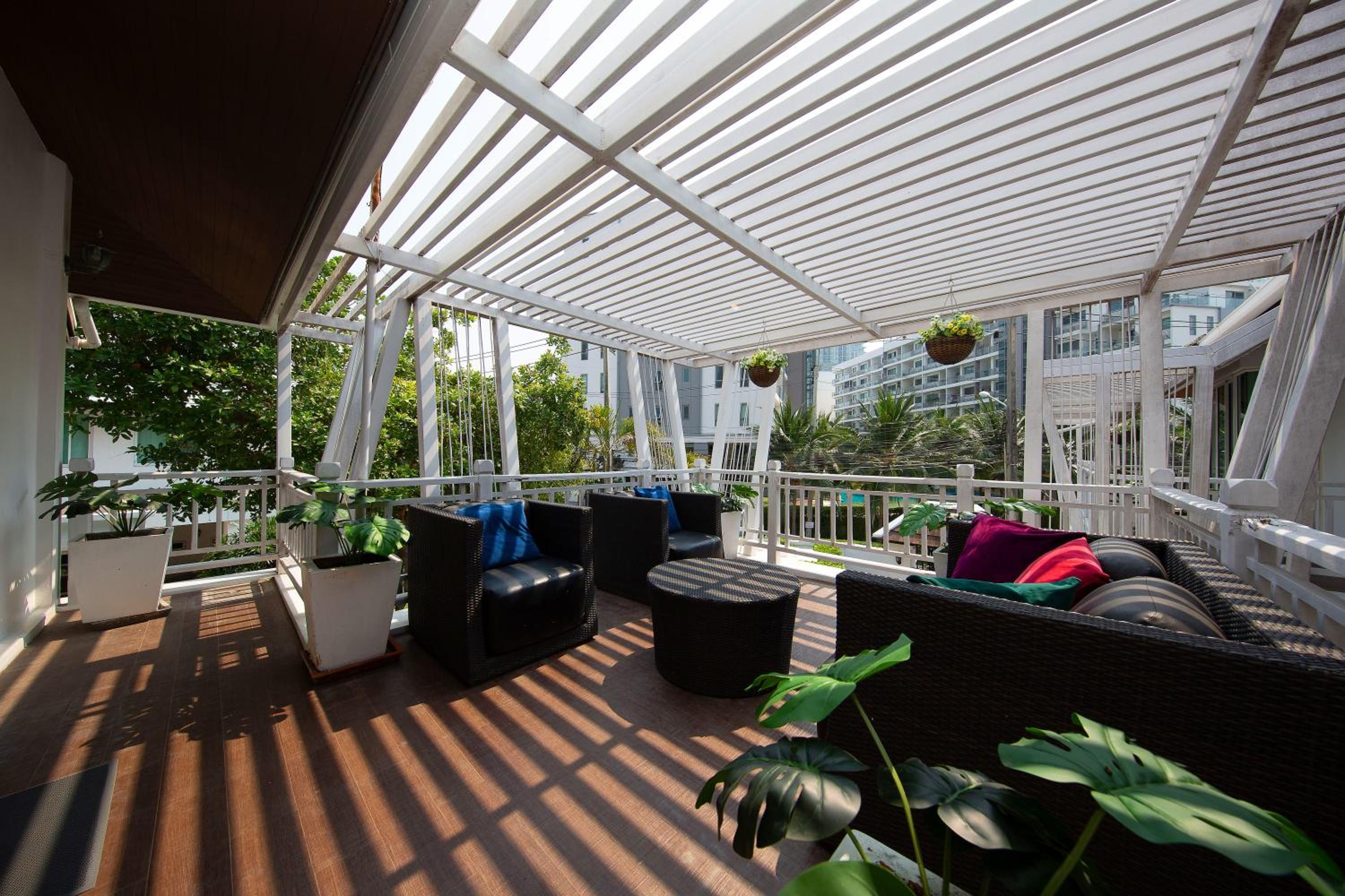 Paradise Pool Villa Pattaya in Tropicana Village
