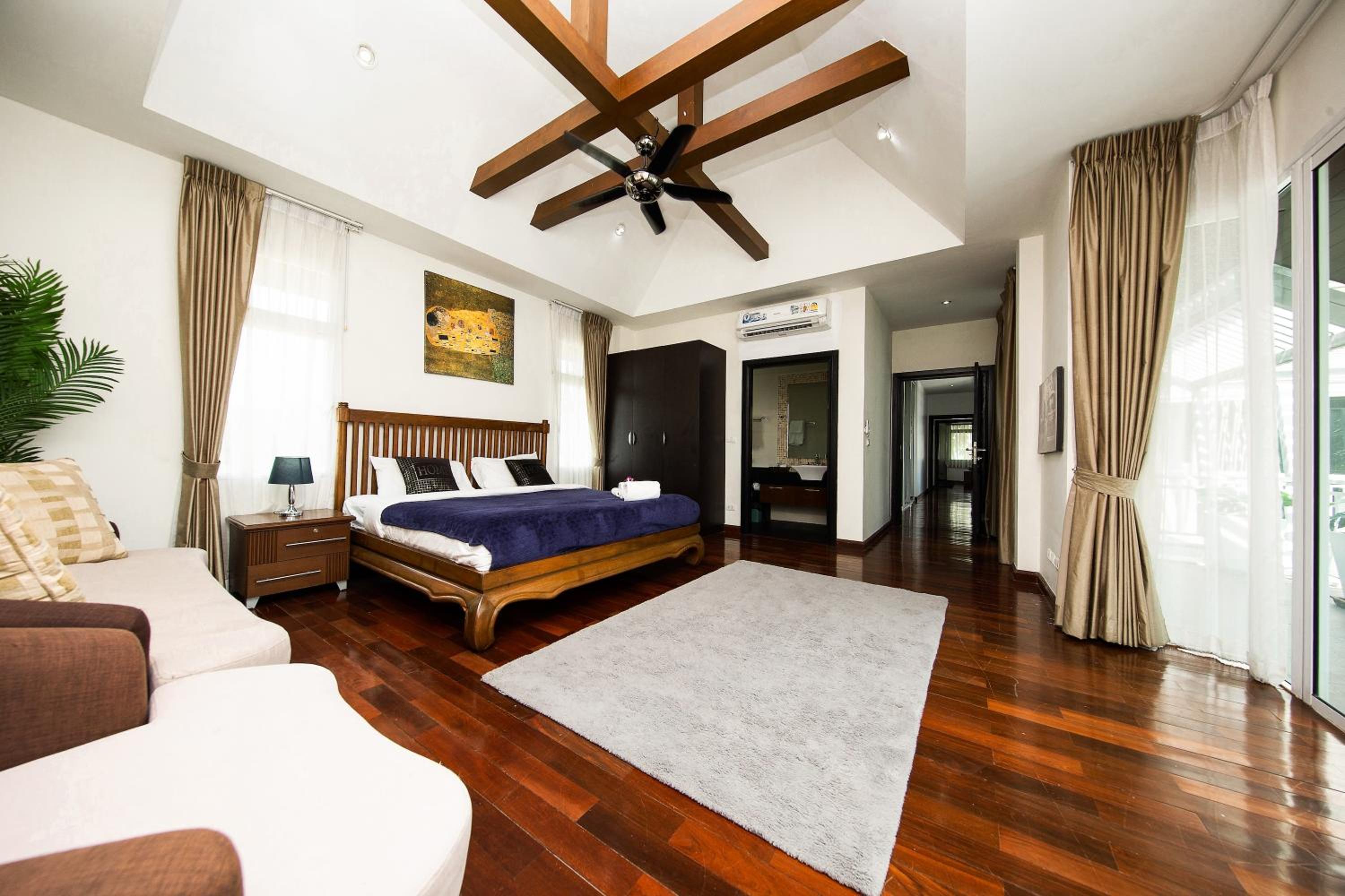 Paradise Pool Villa Pattaya in Tropicana Village