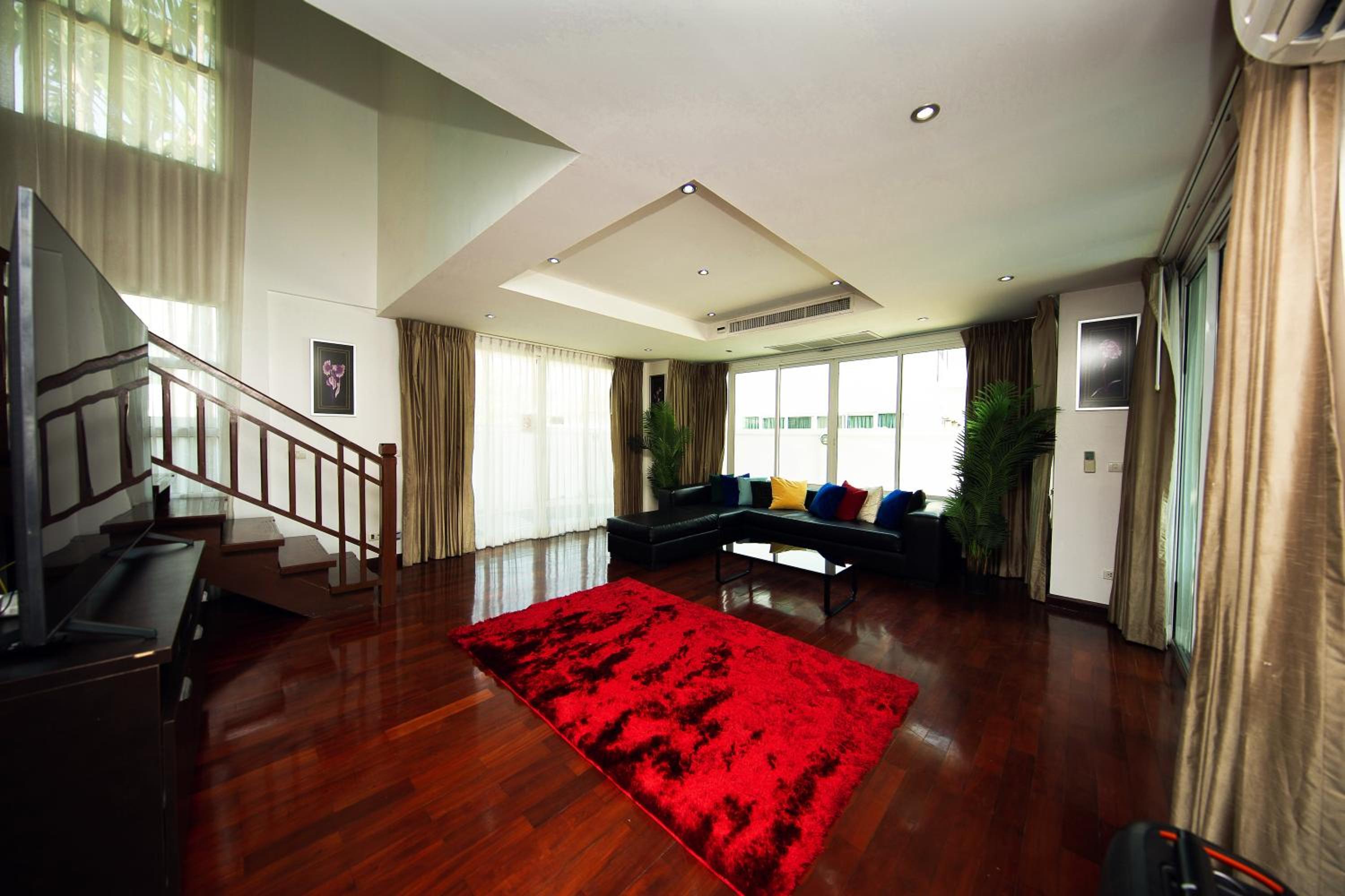 Paradise Pool Villa Pattaya in Tropicana Village