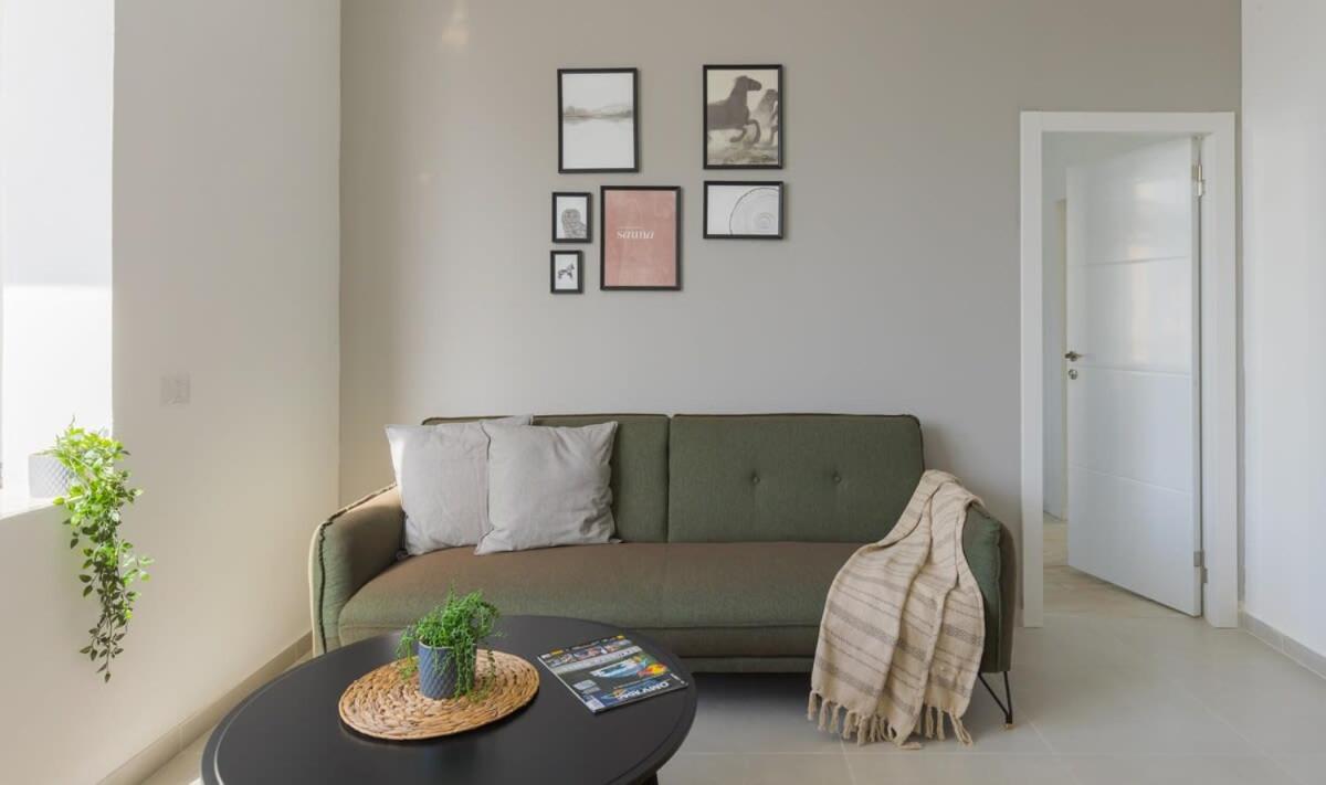 Carmel Market Designed Apartment with Balcony view 3