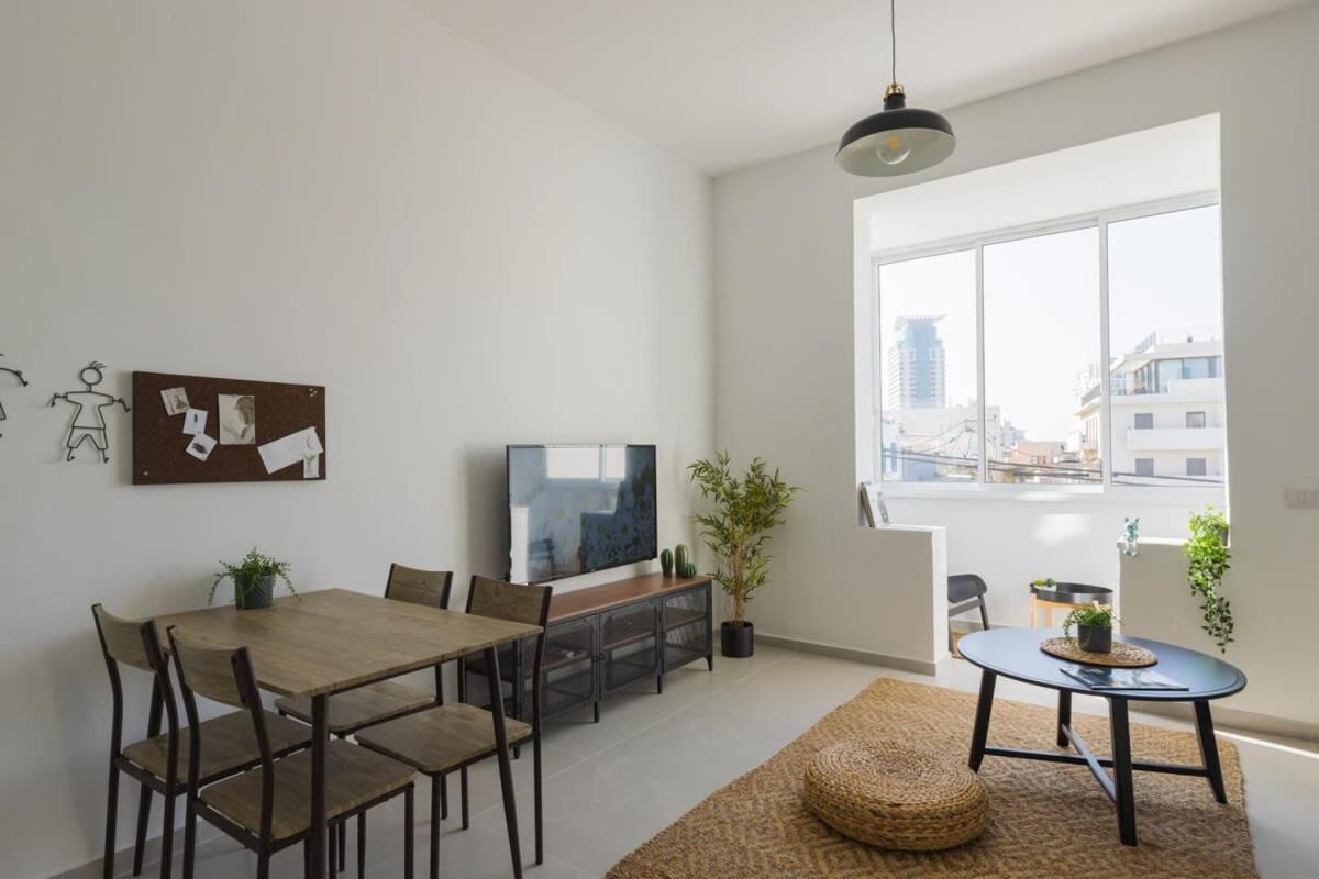 Carmel Market Designed Apartment with Balcony view 4