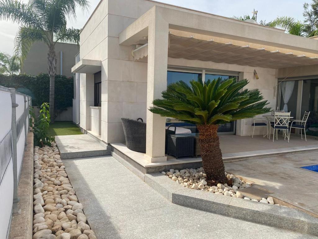 Villa with Pool on Golf Course view 3