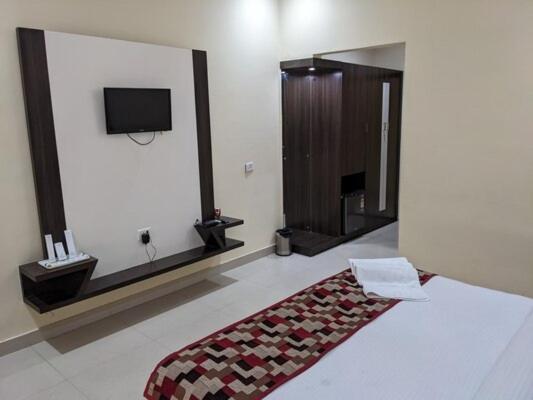 Hotel Silver Leaf view 2