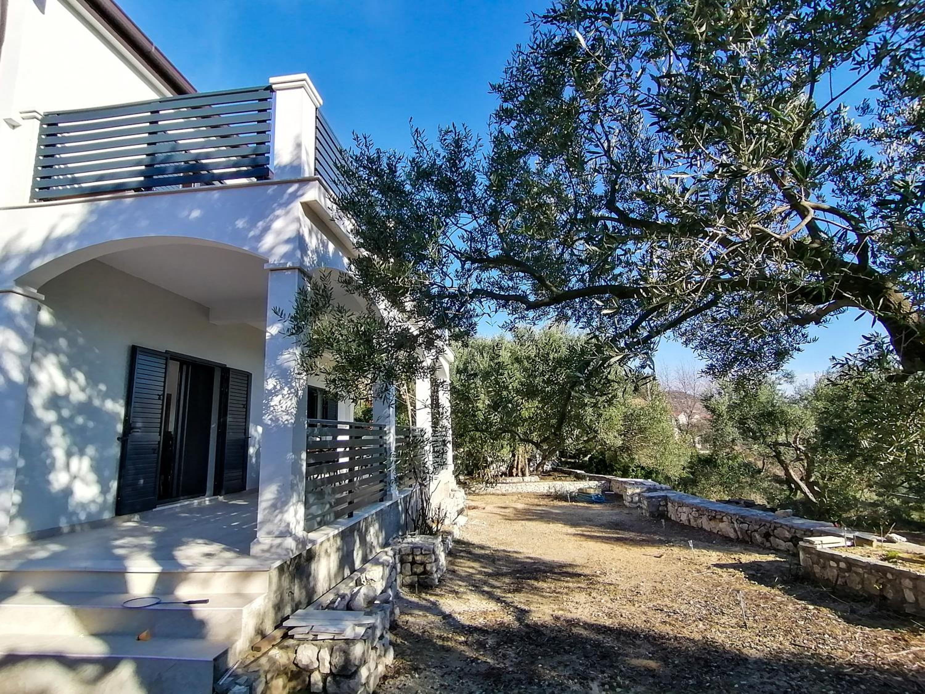 Vila DoLaNi view 2