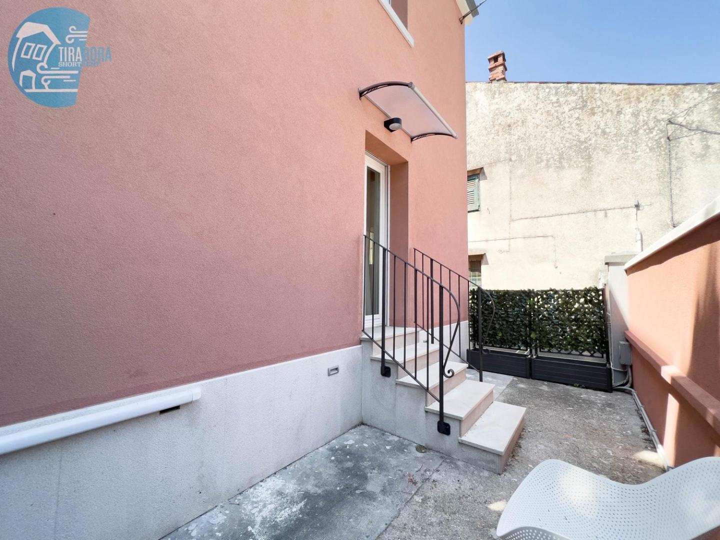 Basovizza 3 Alessandro Tirabora Short Rent photo 2