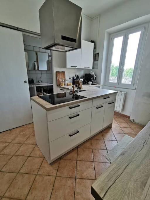Saint André bel appartement Avignon Intra muros 2 couchages