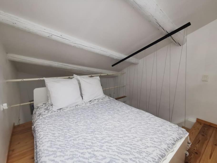 Saint André bel appartement Avignon Intra muros 2 couchages