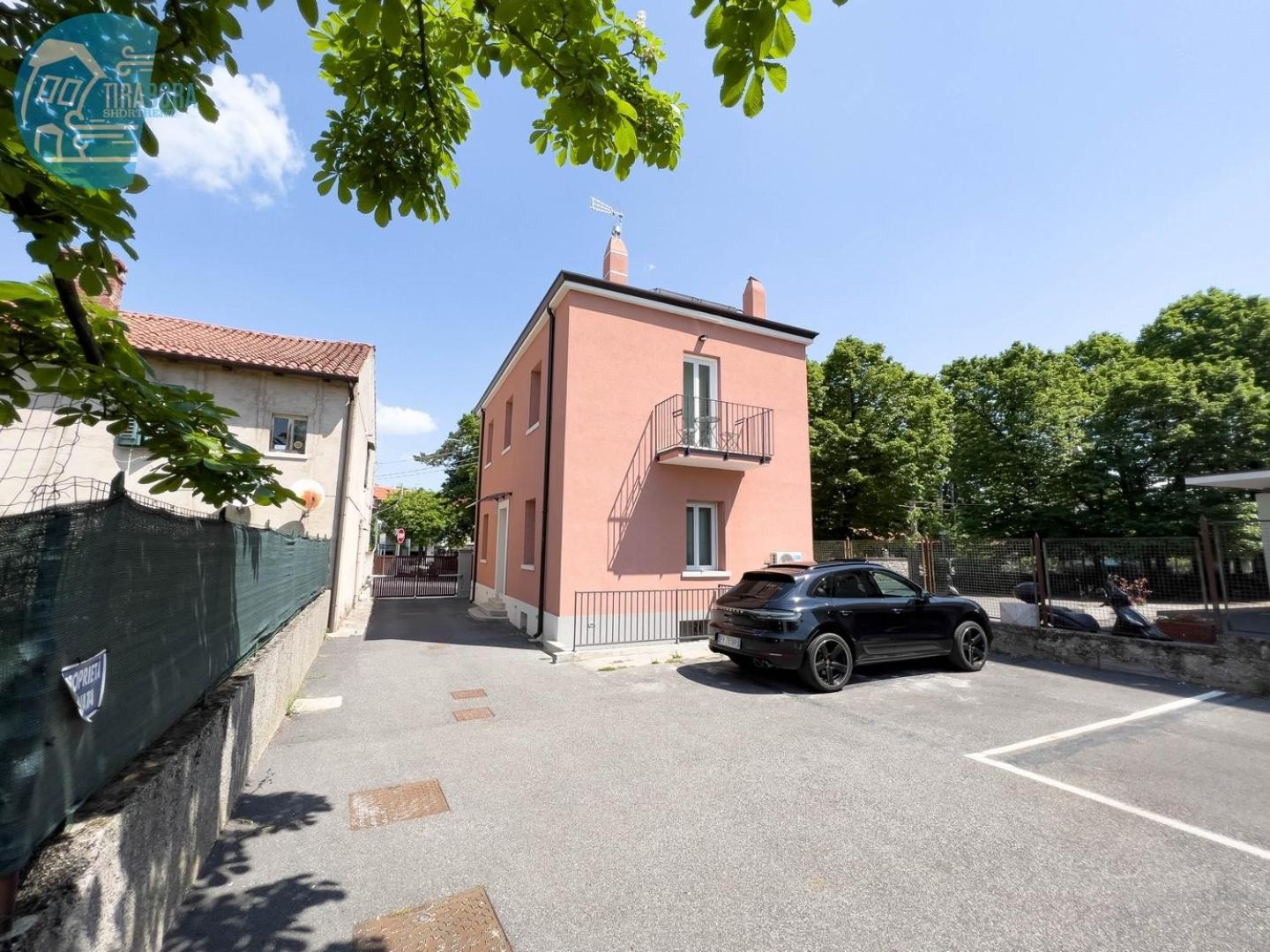 Basovizza 3 Angelica Tirabora Short Rent view 2