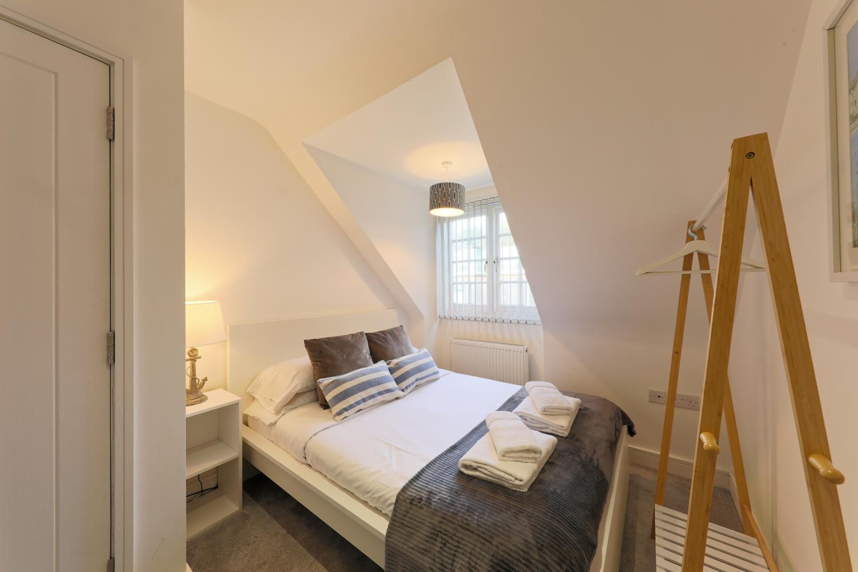 Hythe Townhouse Retreat view 5