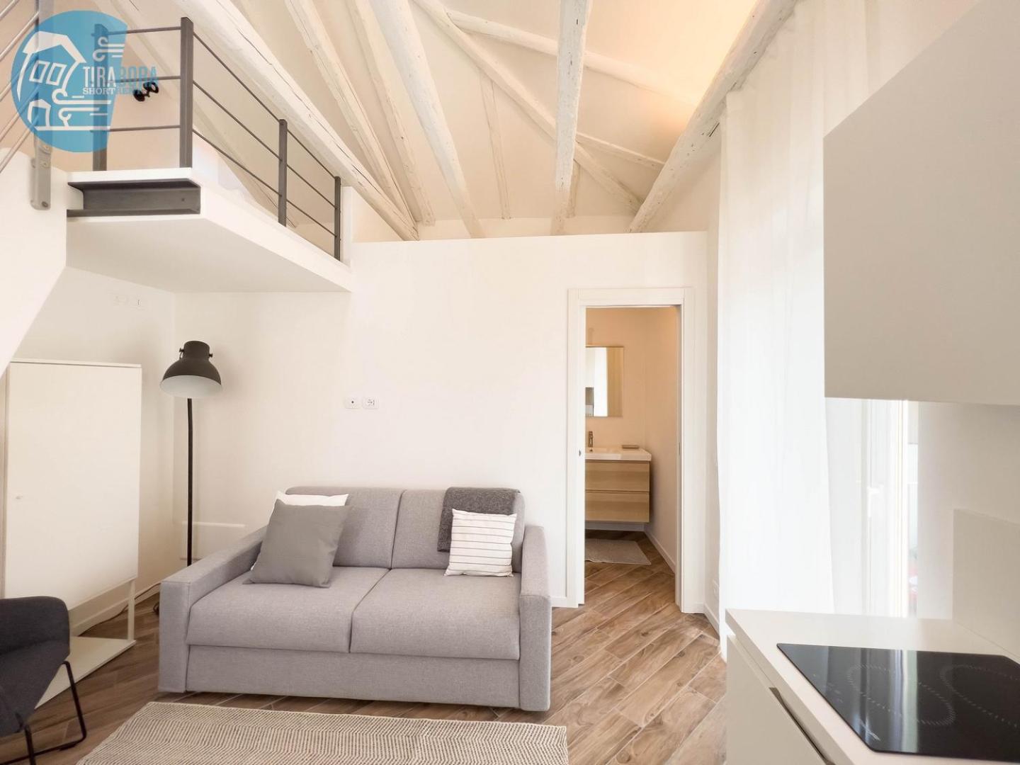 Basovizza 3 Angelica Tirabora Short Rent view 4