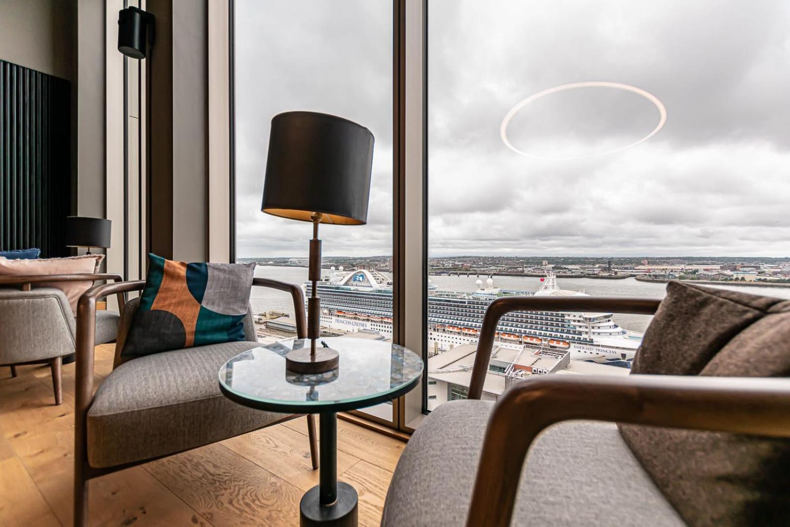 The Lexington - Luxury Serviced Apartments City Centre - City and Waterfront views view 3