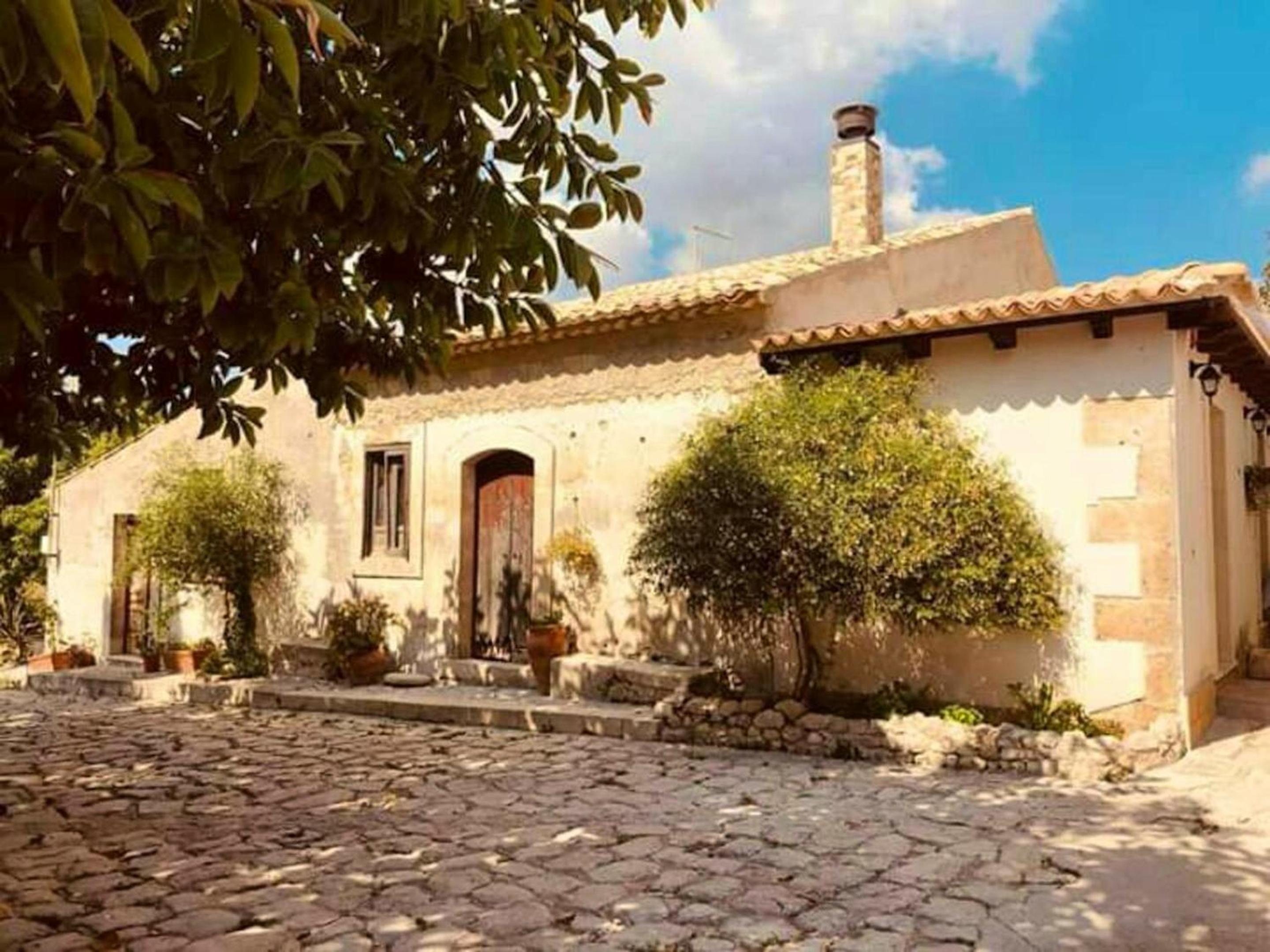Charming House in Avola with Private Parking photo 1