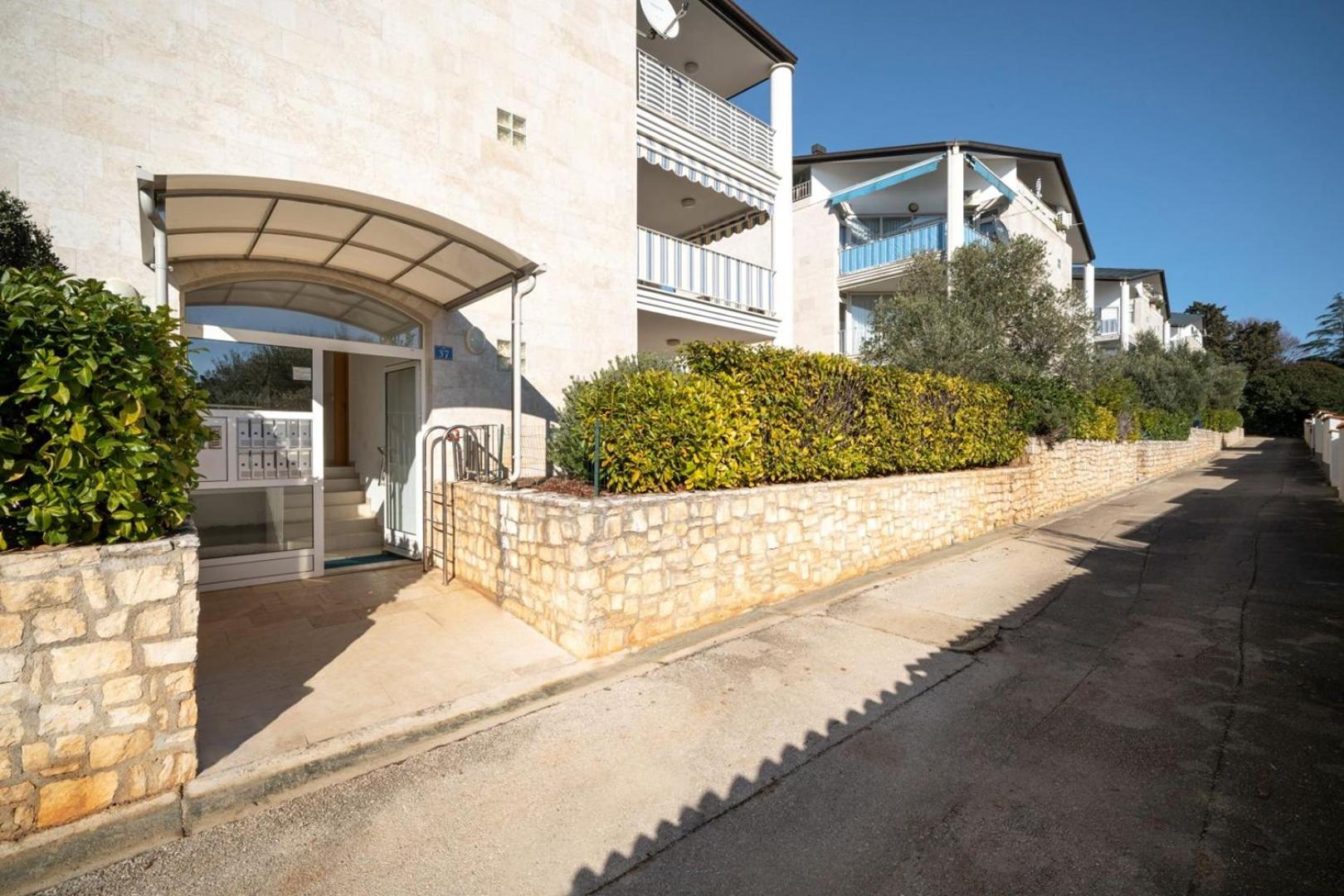 Apartment Crvena uvala view 2