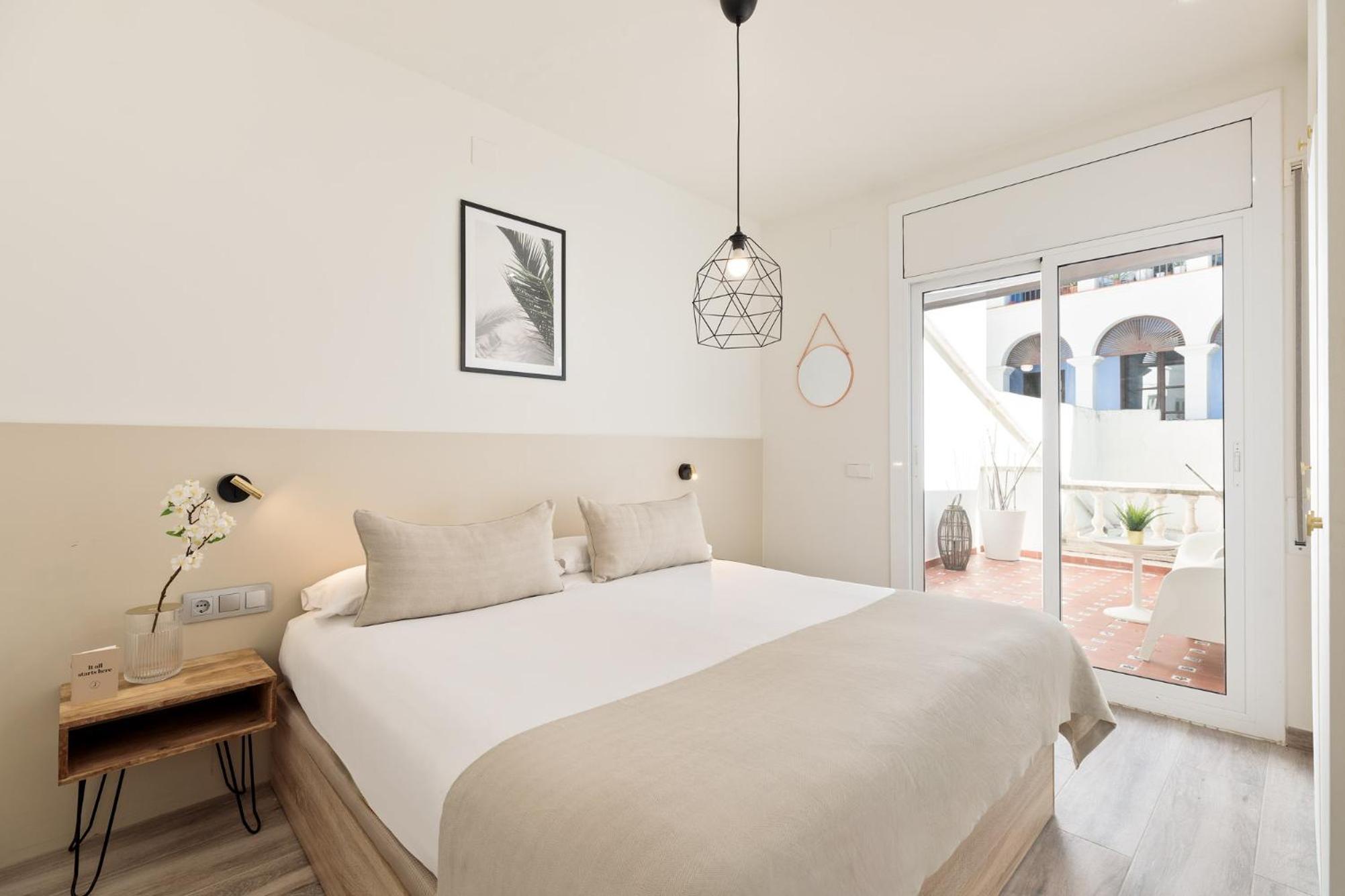 Sitges Group Blue&White