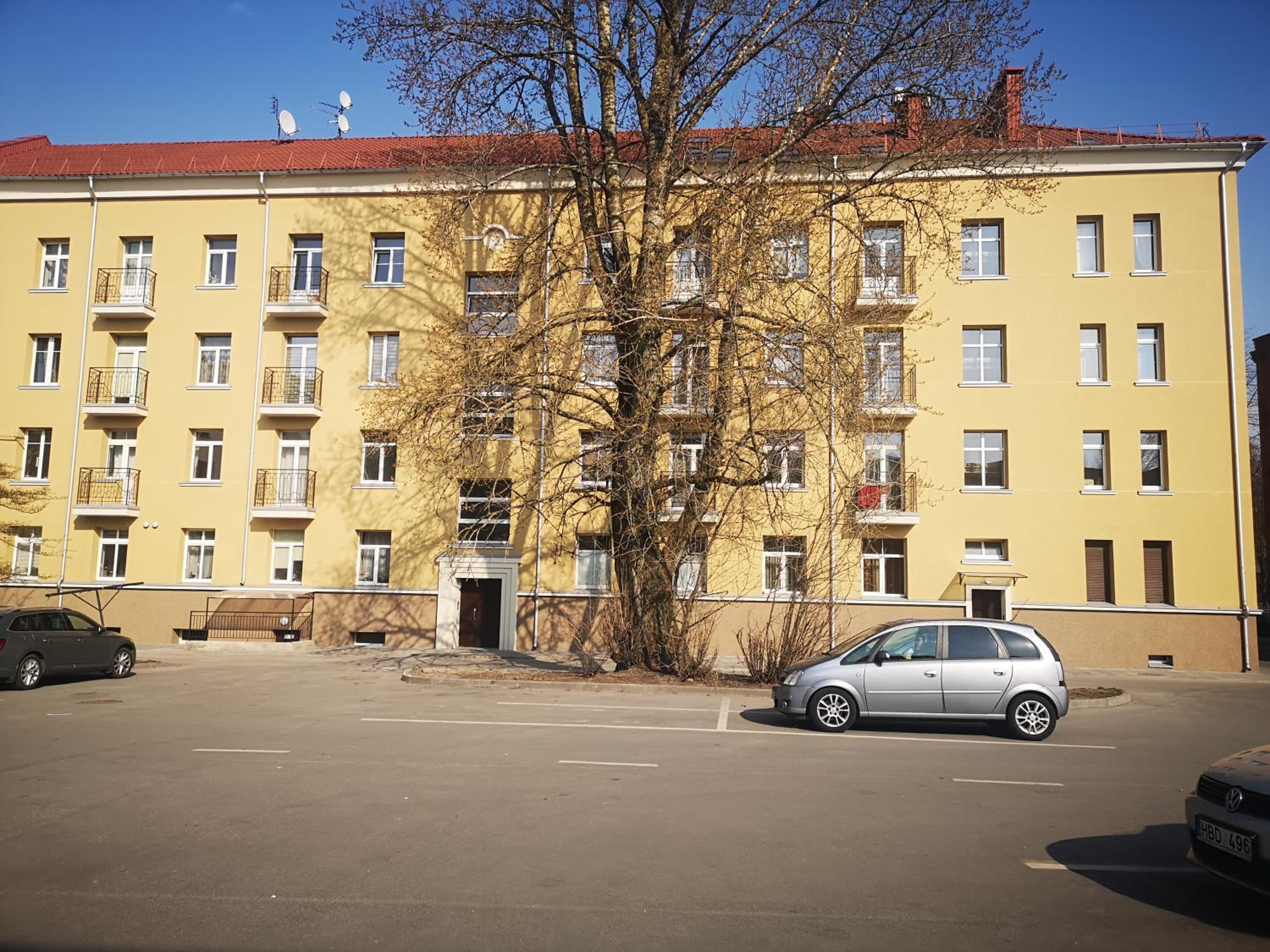 S14 Foto studio with balcony
