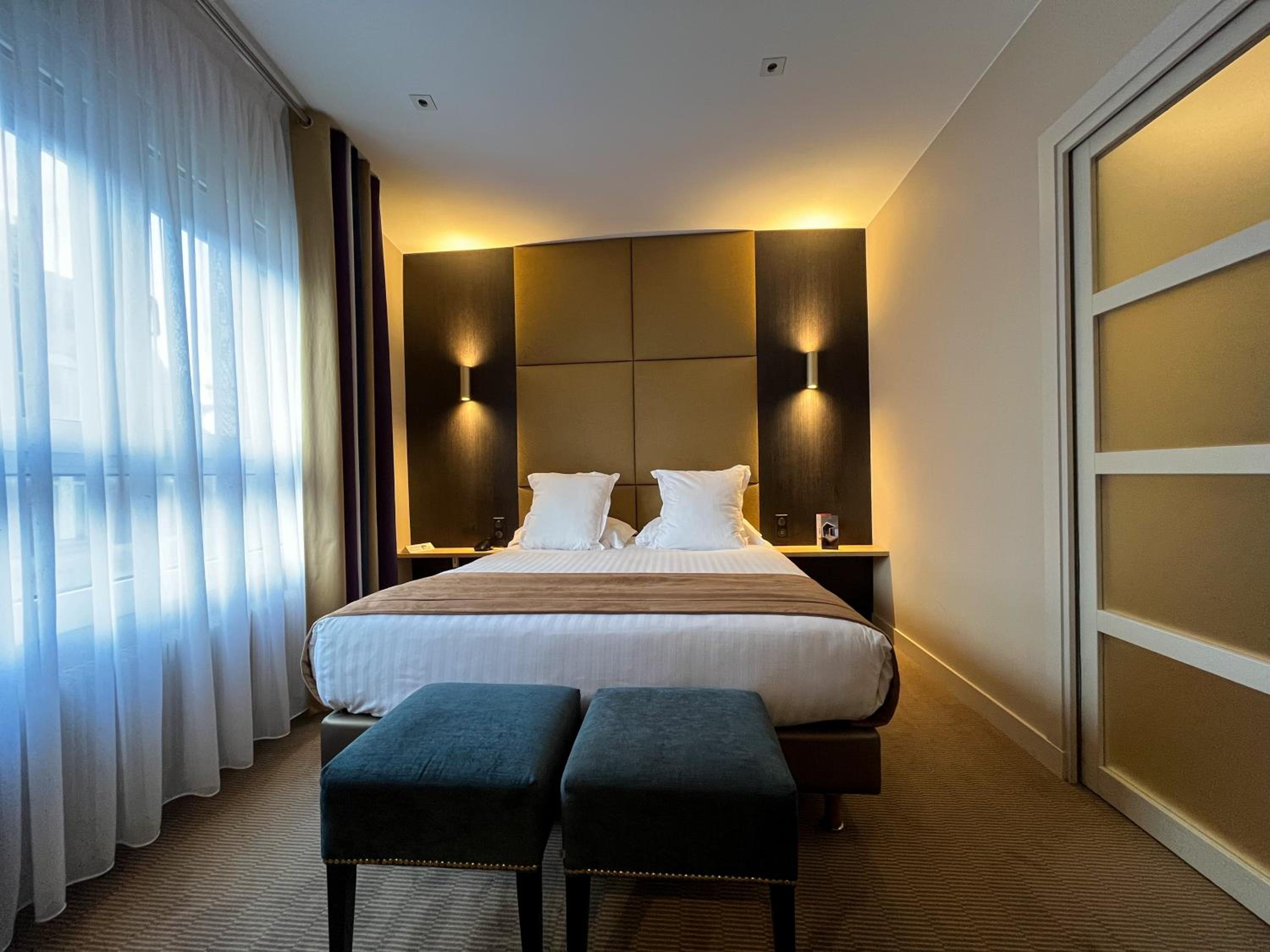 Logis Hôtel Borel, hotel frente al mar en Dunkerque — hotel room
