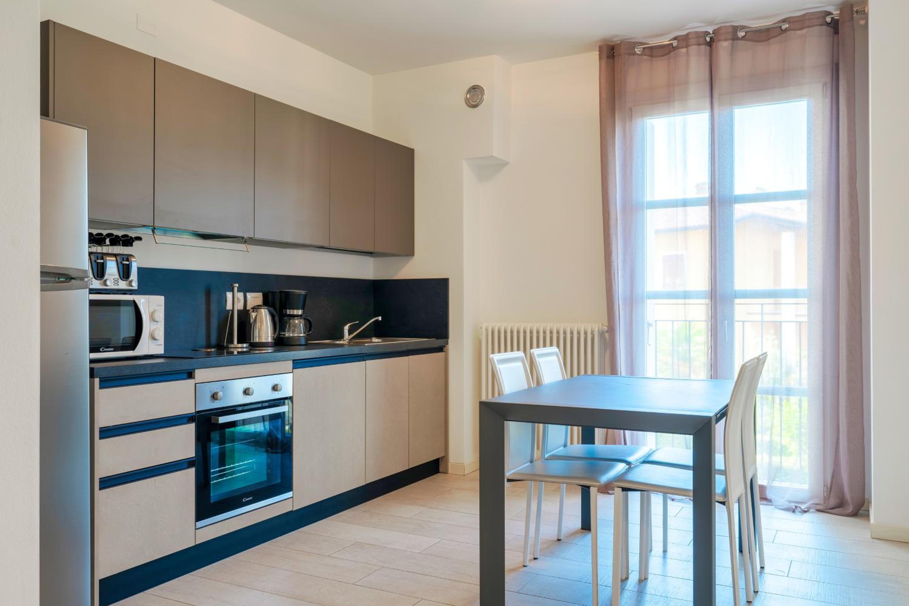 Lovely Fasanella 54: pool & lake view 5