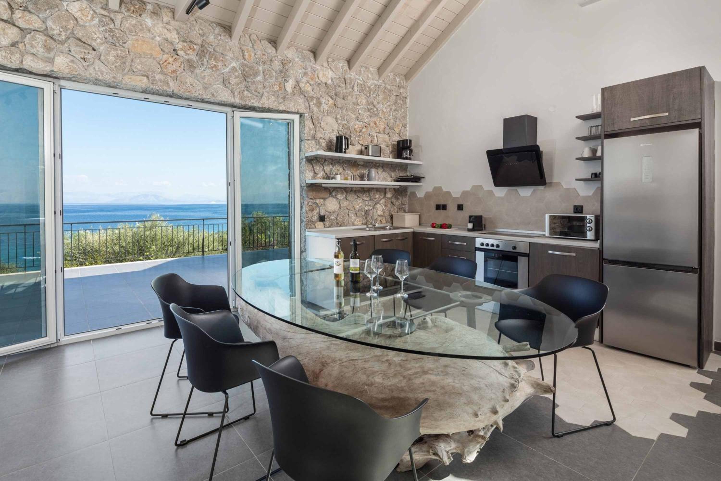 Villa Apanemia Mare