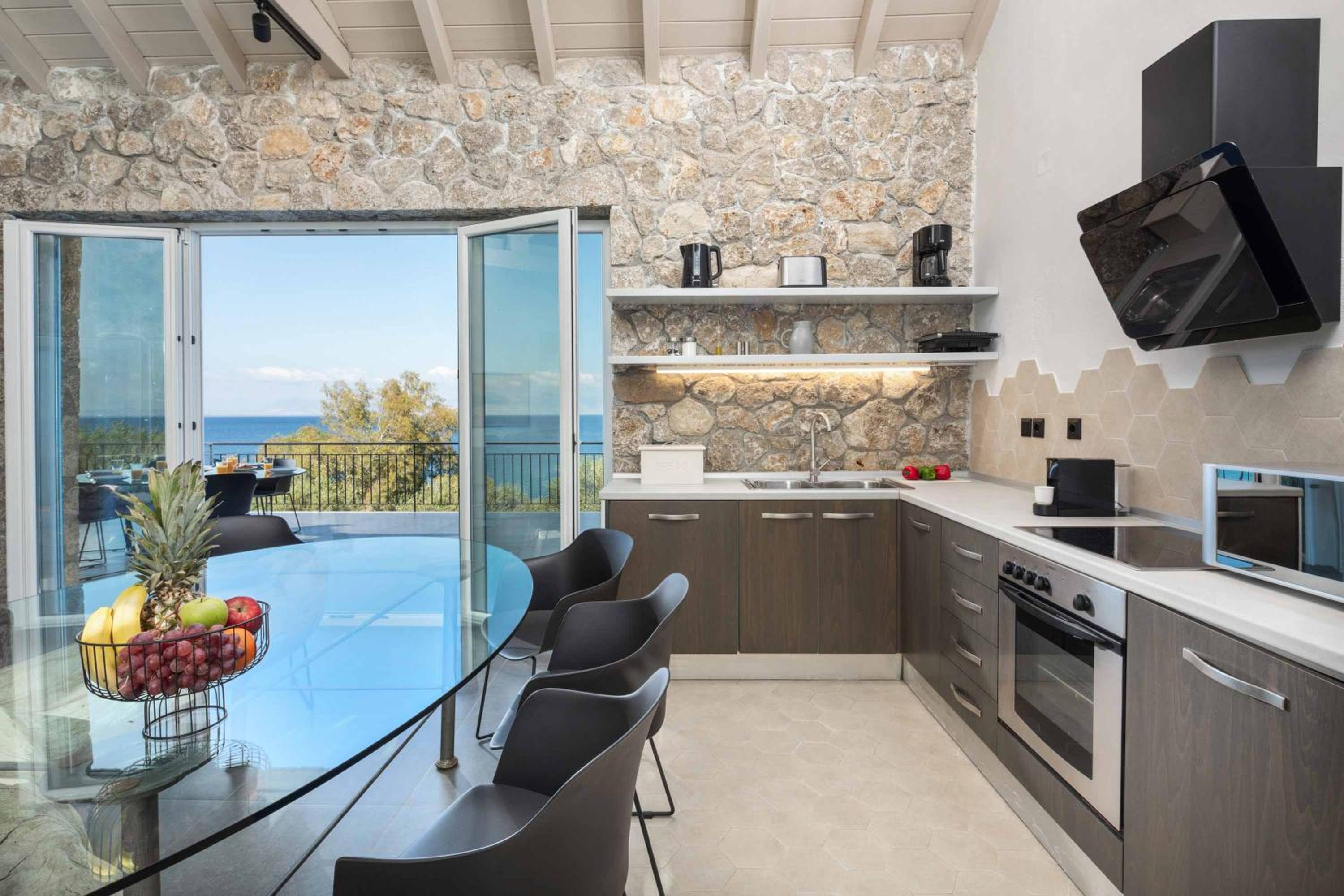 Villa Apanemia Mare