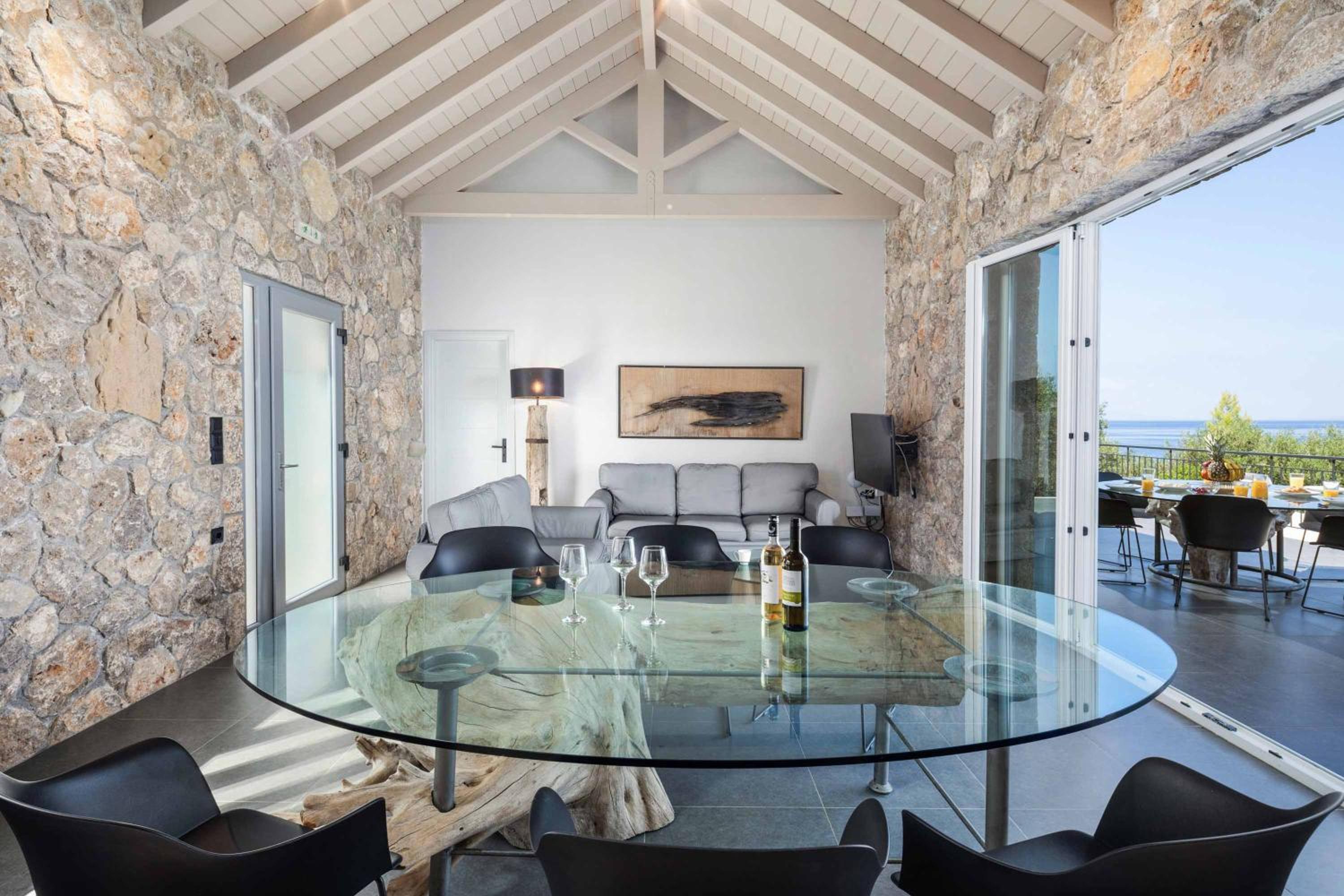 Villa Apanemia Mare