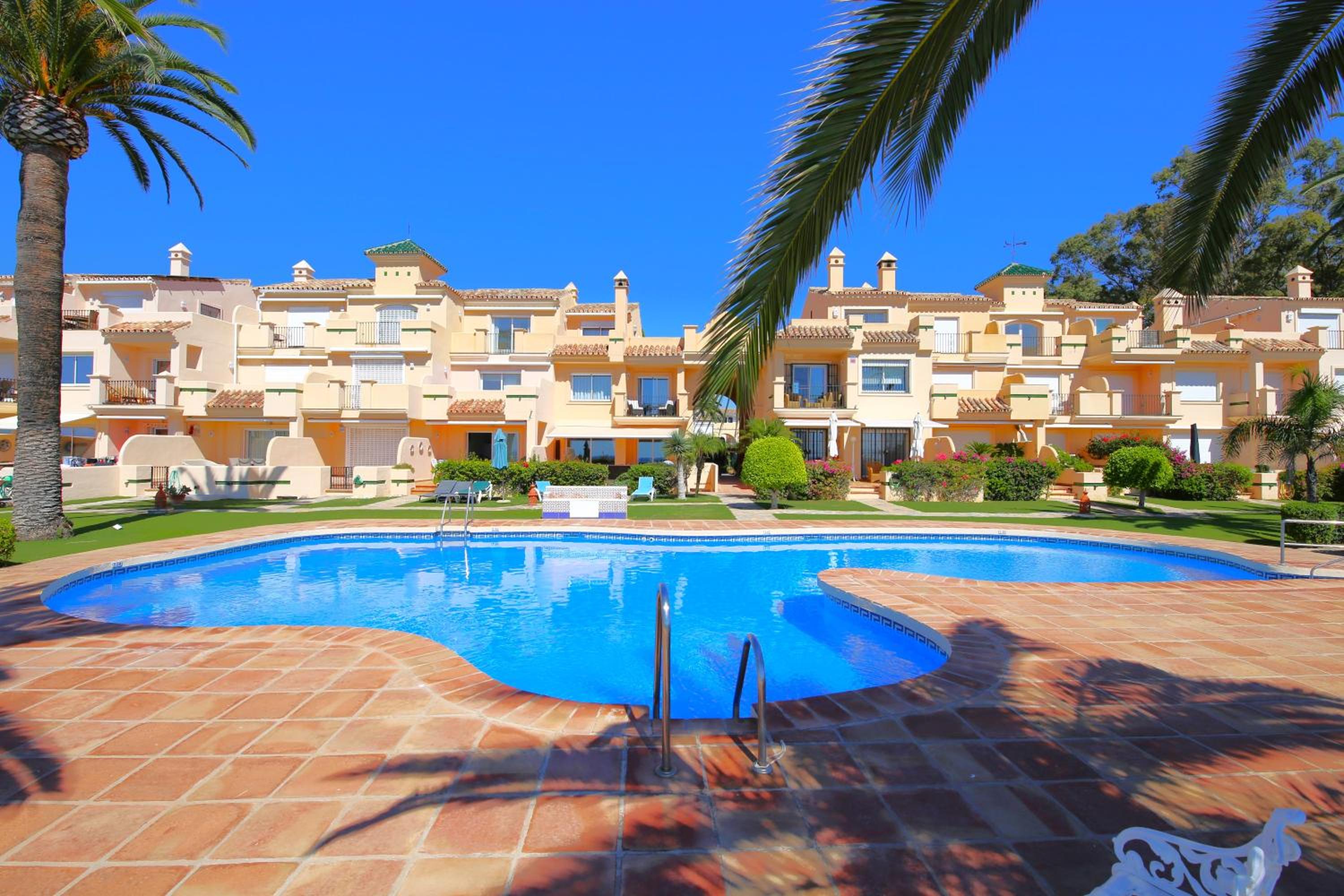 Estepona East Beachfront Townhouse LUNIMAR