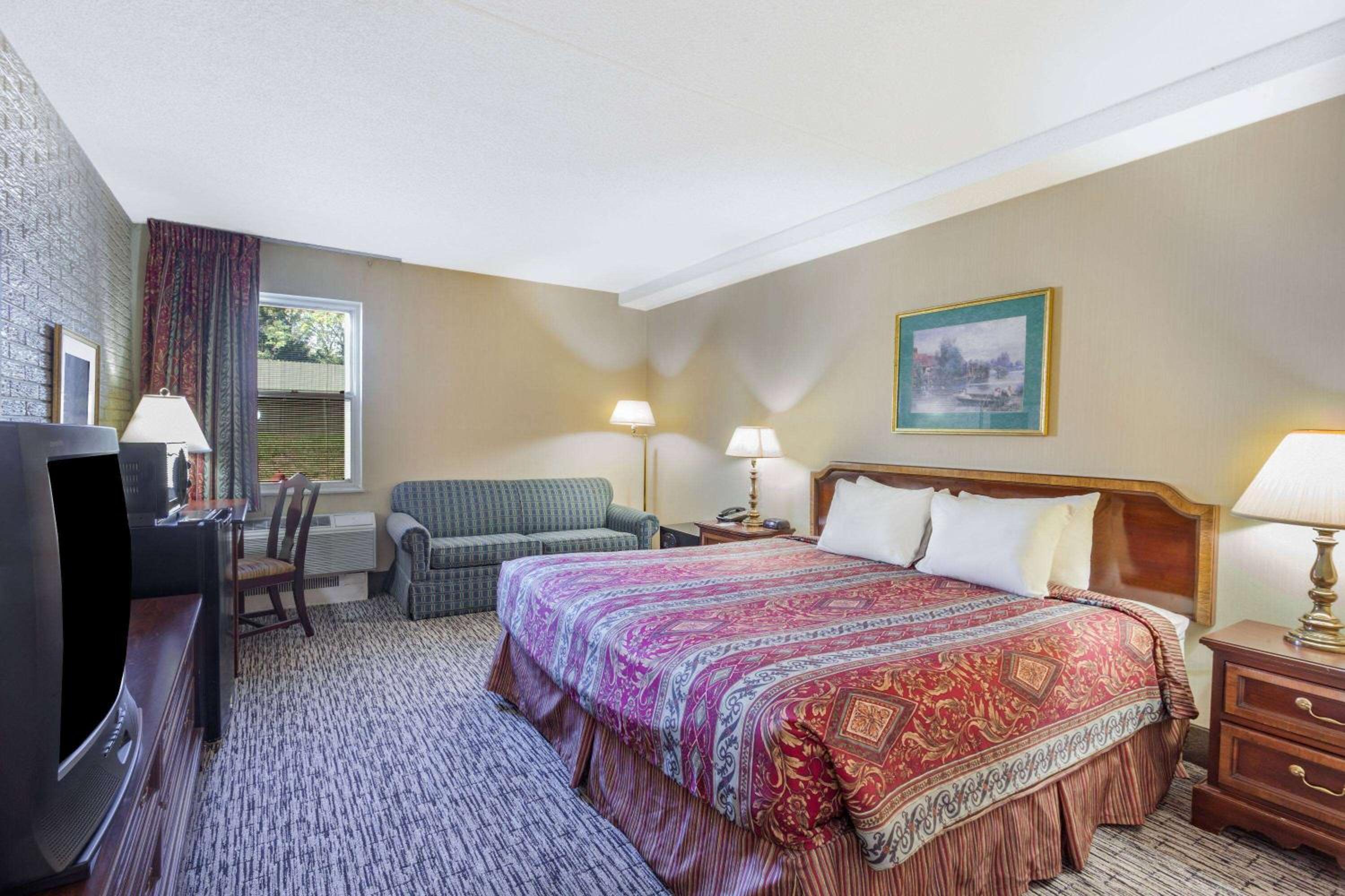 Winchester Vacations - Travelodge by Wyndham Winchester - Property Image 9