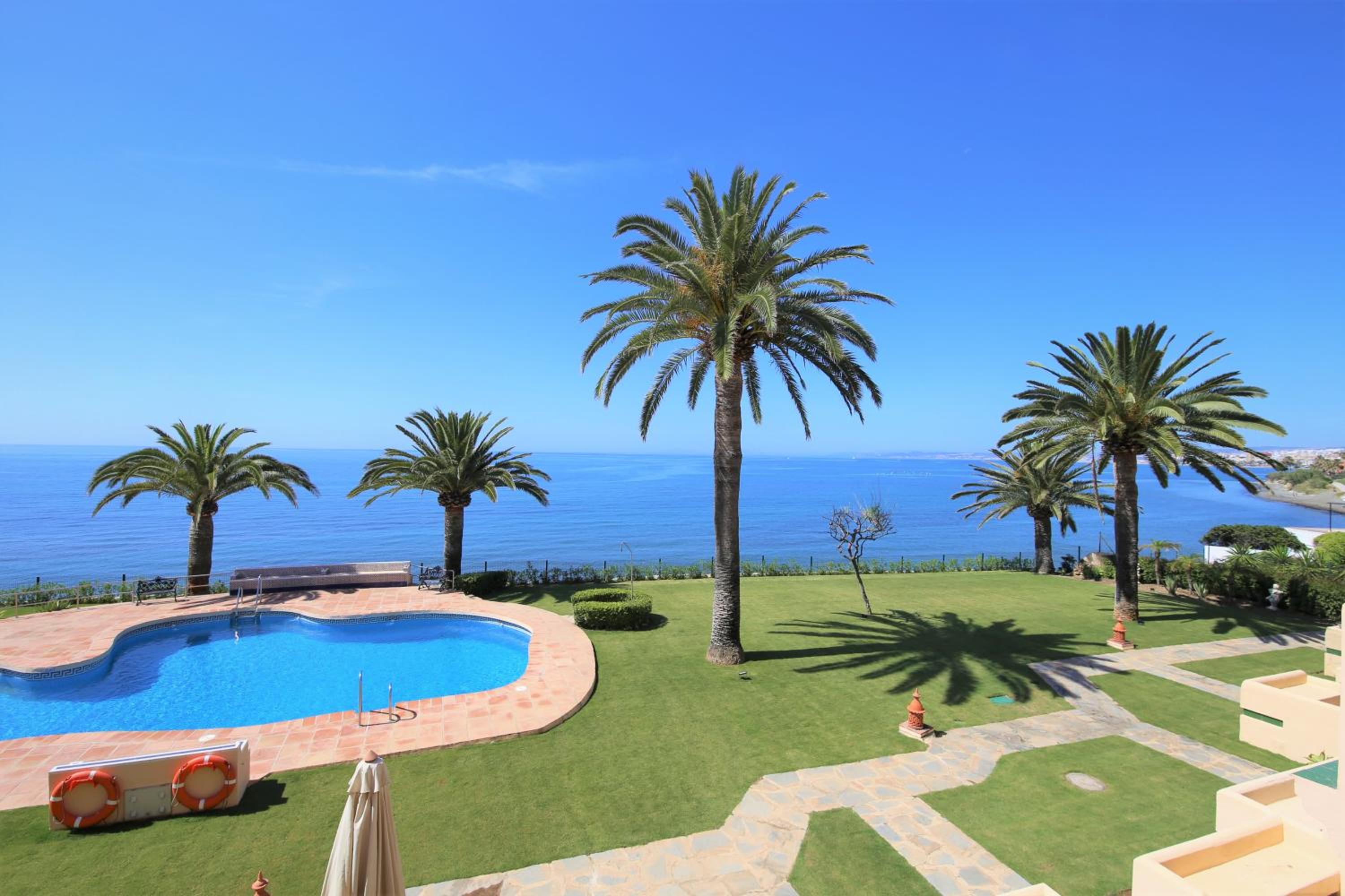 Estepona East Beachfront Townhouse LUNIMAR