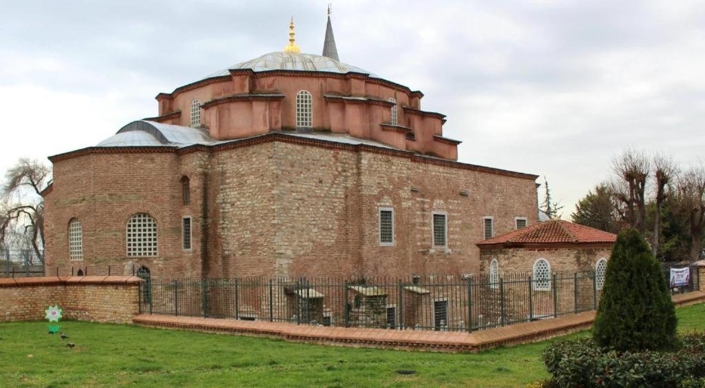 Estampolis Hotel