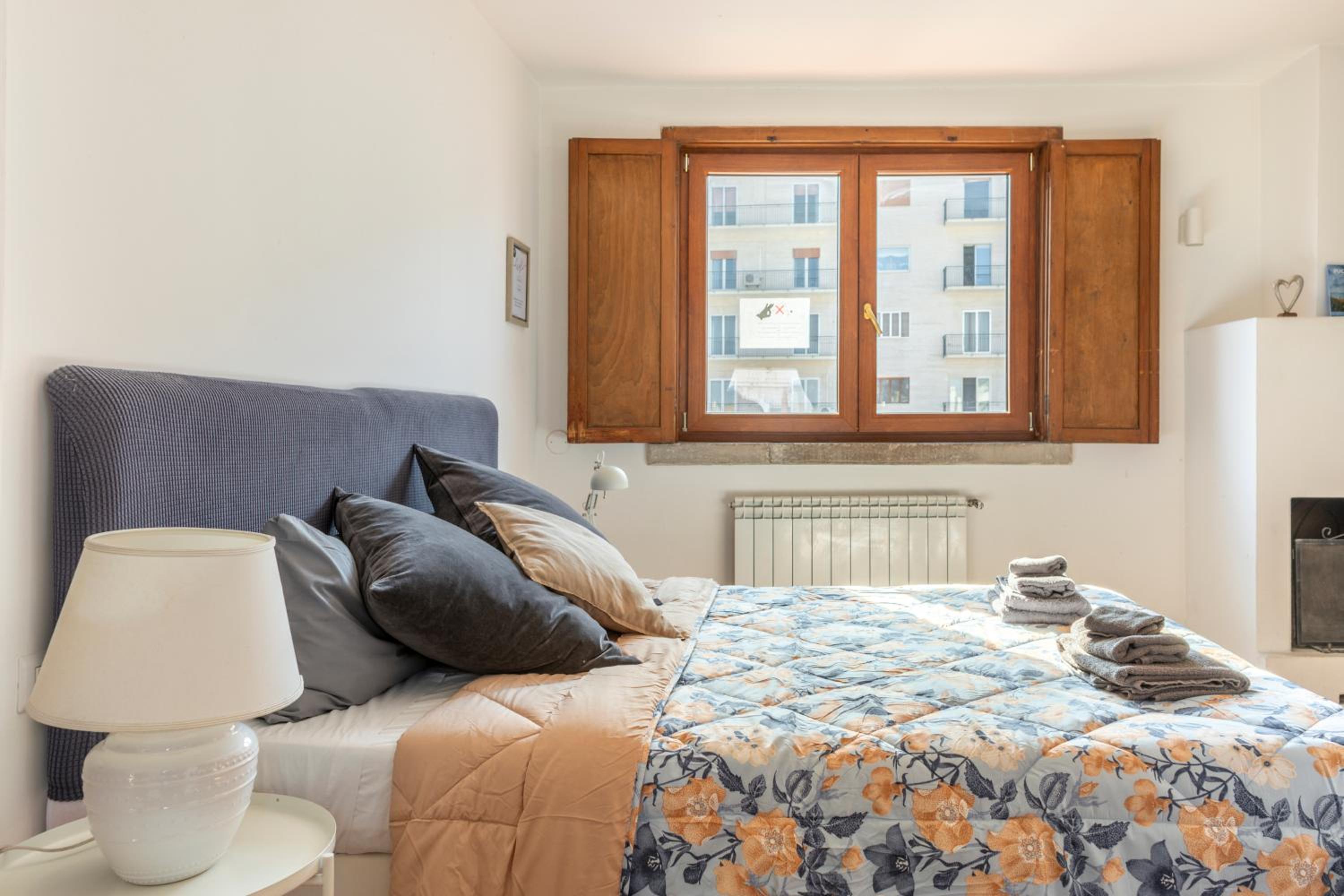 Bari LandLord 71 - Central Rooms view 3