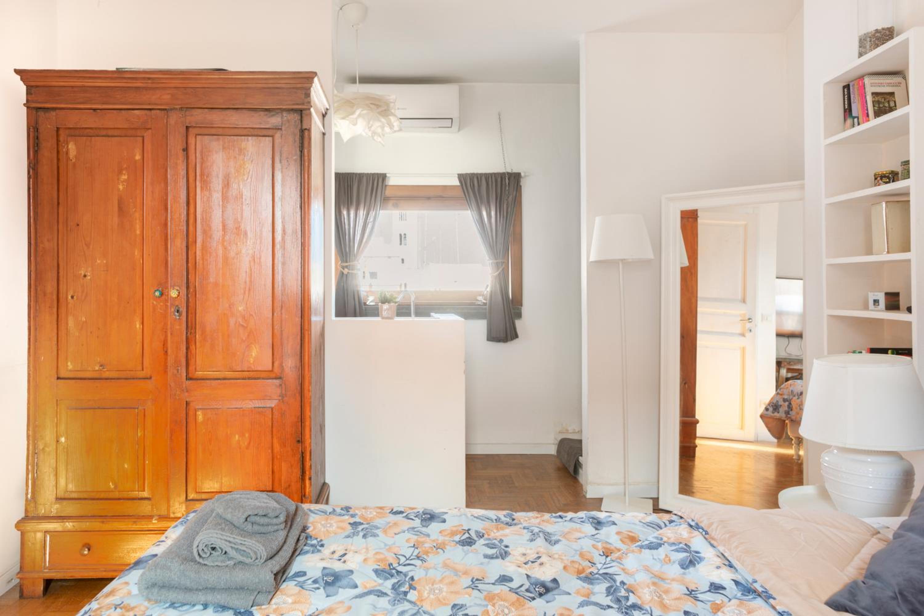 Bari LandLord 71 - Central Rooms view 5