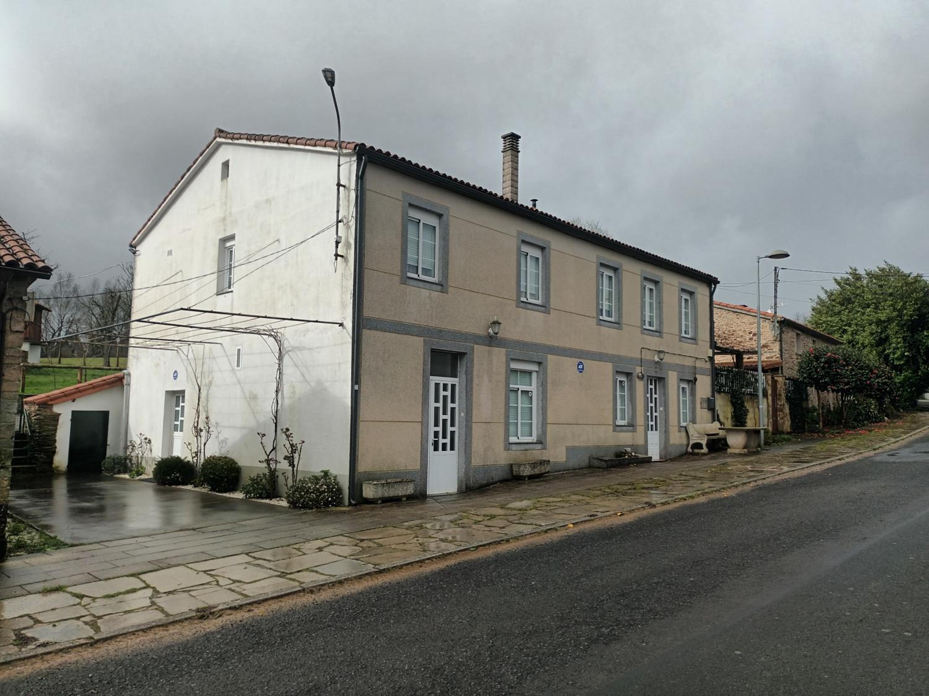 CASA DAVID-con cuadras para caballos