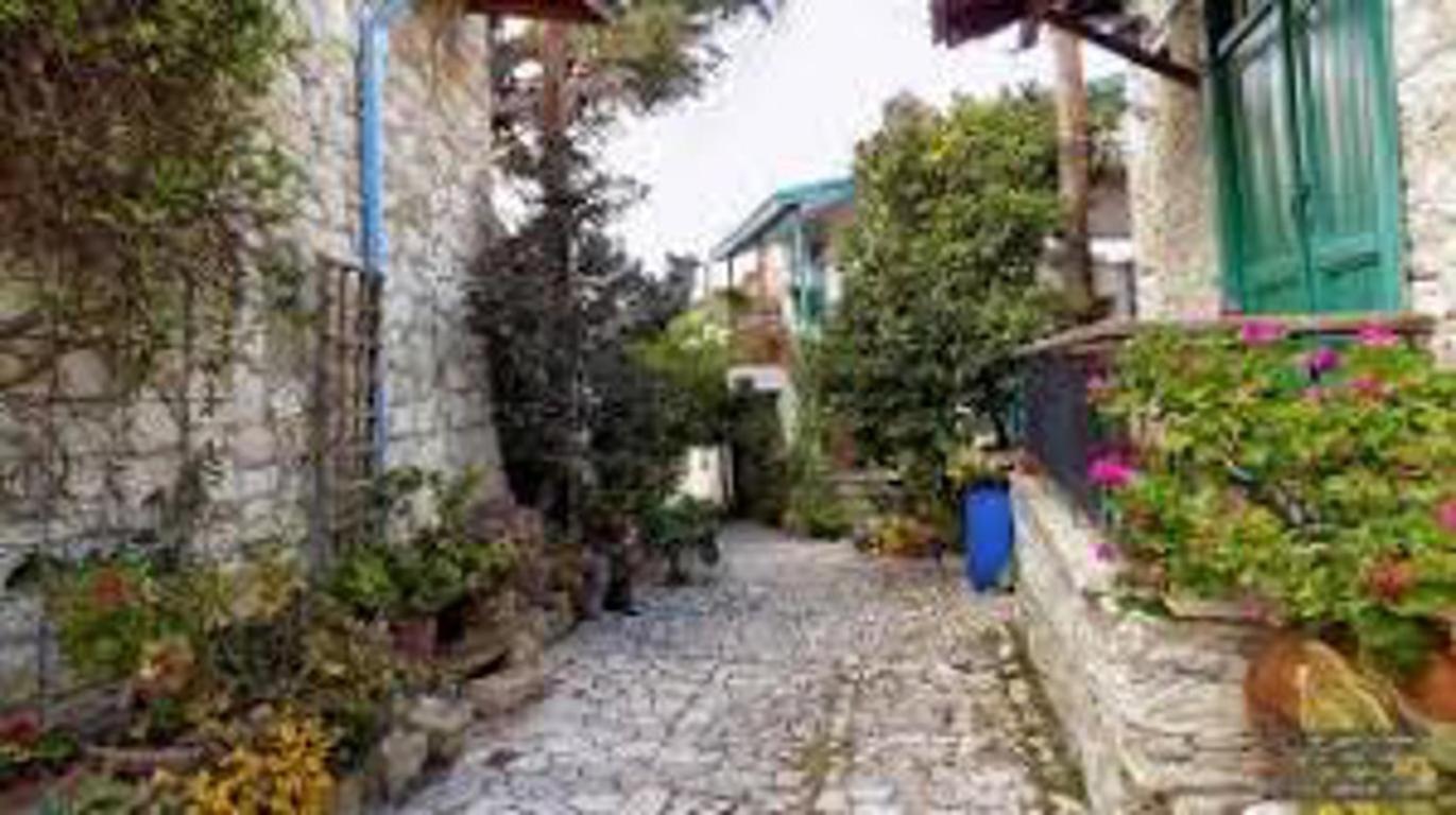 Beautiful 3 Bedr House in Arakapas with fireplace
