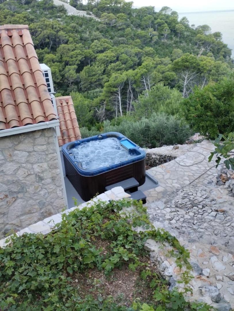 Holiday home Sweet Shelter with jacuzzi view 2