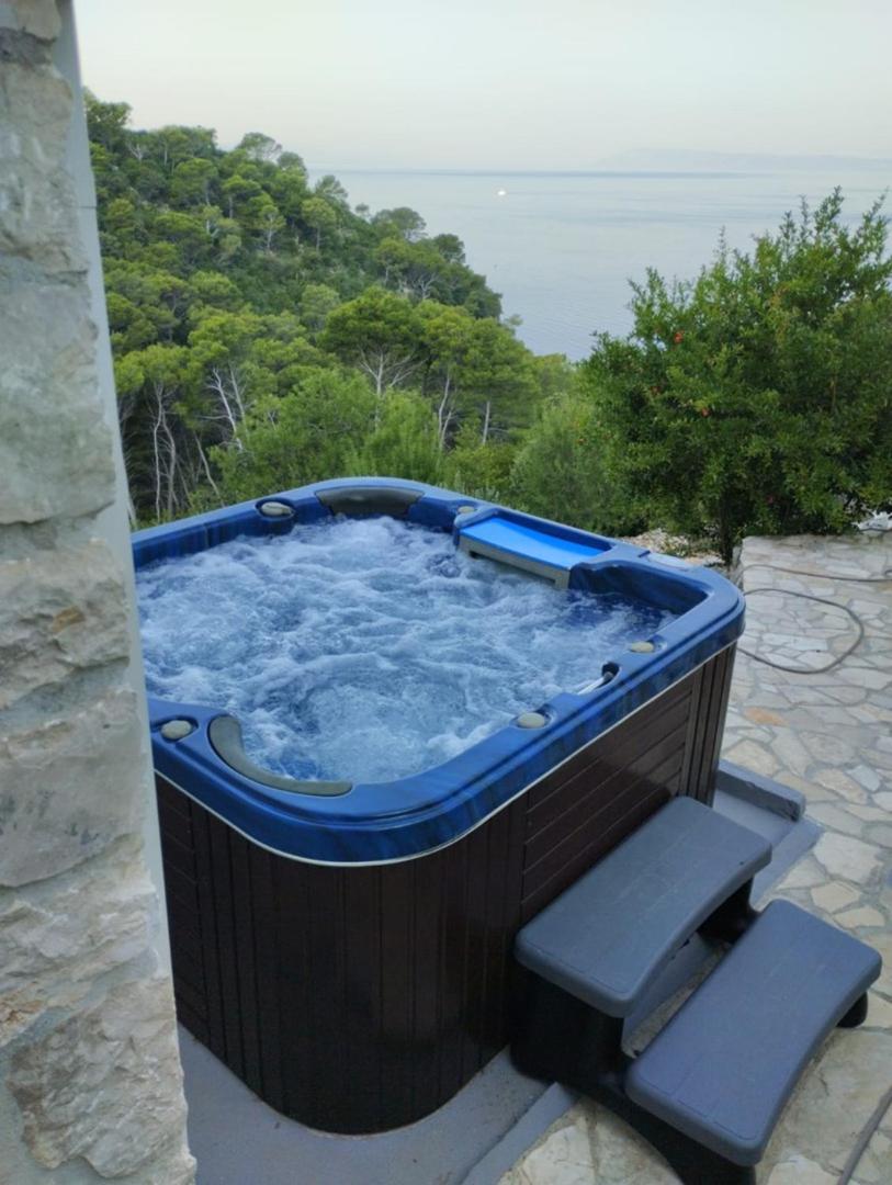 Holiday home Sweet Shelter with jacuzzi view 3