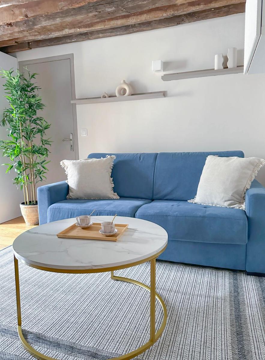 1612 B - Best deal in Pigalle