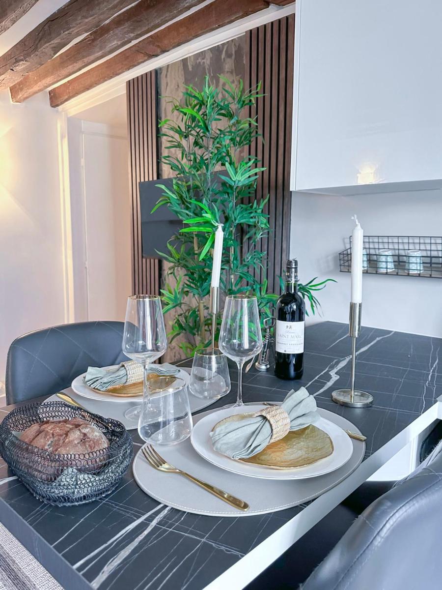 1612 B - Best deal in Pigalle