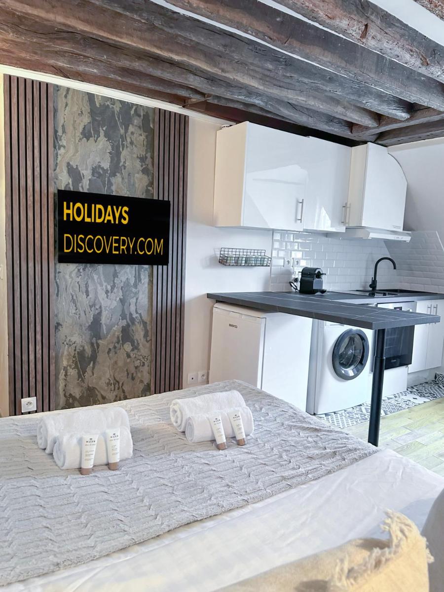 1612 B - Best deal in Pigalle