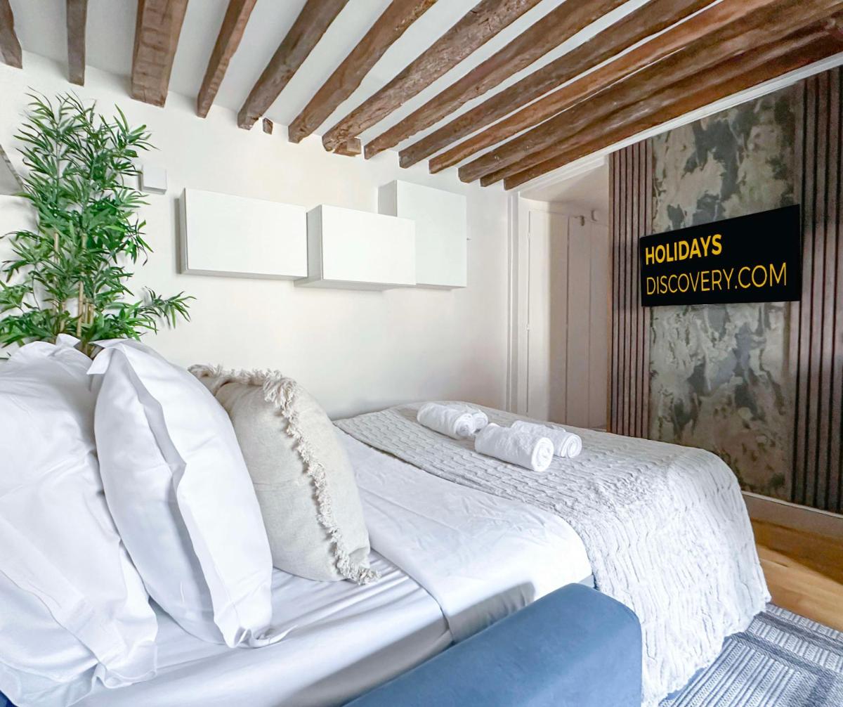 1612 B - Best deal in Pigalle
