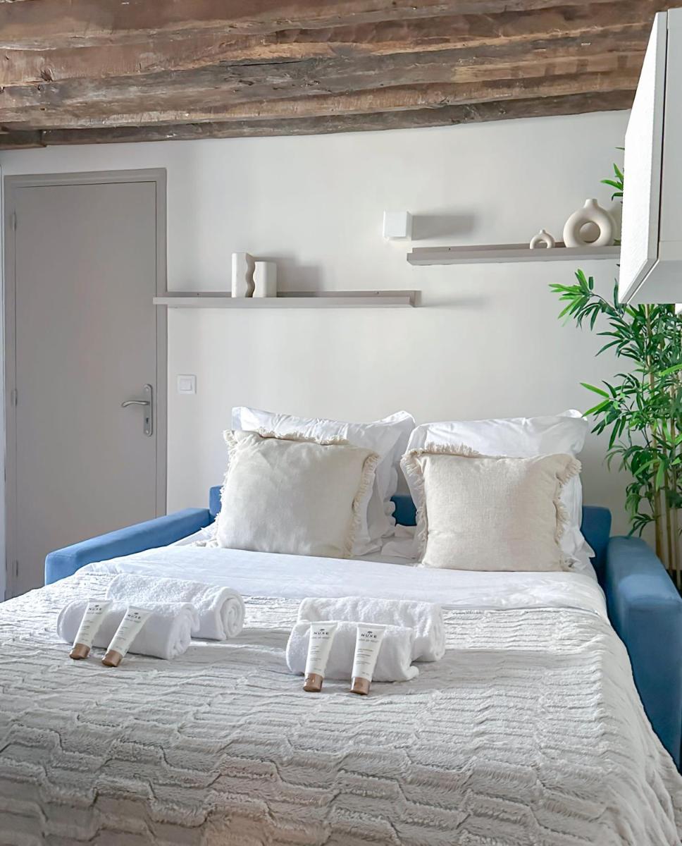 1612 B - Best deal in Pigalle