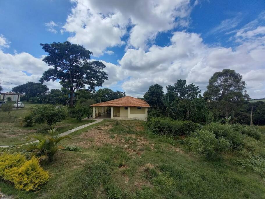 Casa em sítio à beira do Rio Piracicaba c piscina e dois quartos