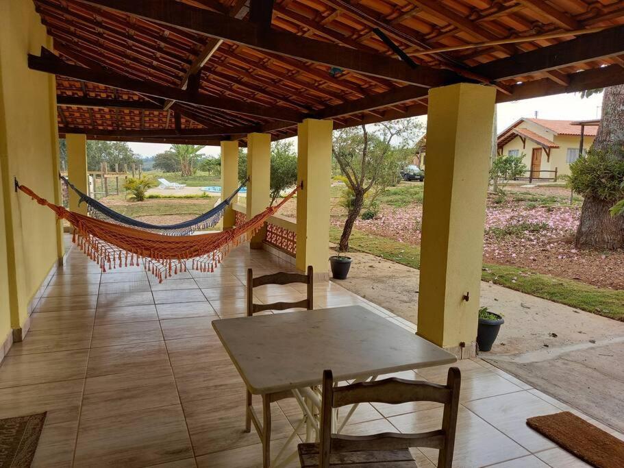 Casa em sítio à beira do Rio Piracicaba c piscina e dois quartos
