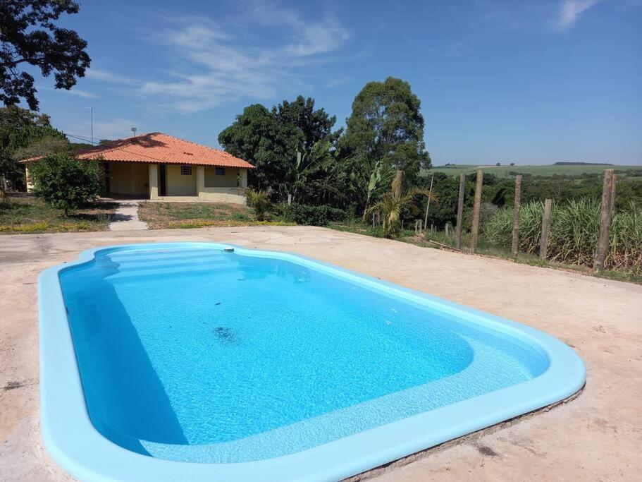 Casa em sítio à beira do Rio Piracicaba c piscina e dois quartos