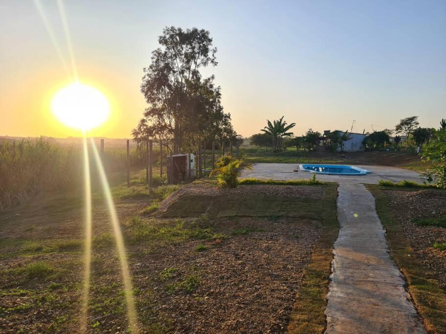 Casa em sítio à beira do Rio Piracicaba c piscina e dois quartos
