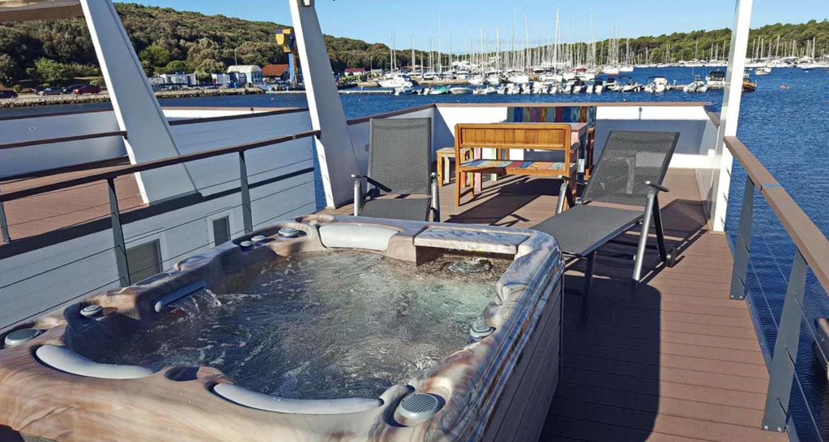 HOUSE BOAT OLIVA - Floating House view 2