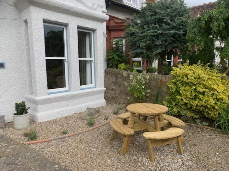 The Blue Cottage with luxurious Super King bed view 4