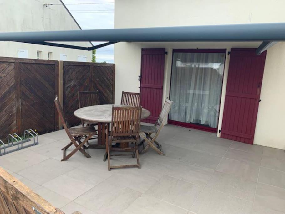 Maison 50 m de la Plage Valentin, vue sur mer