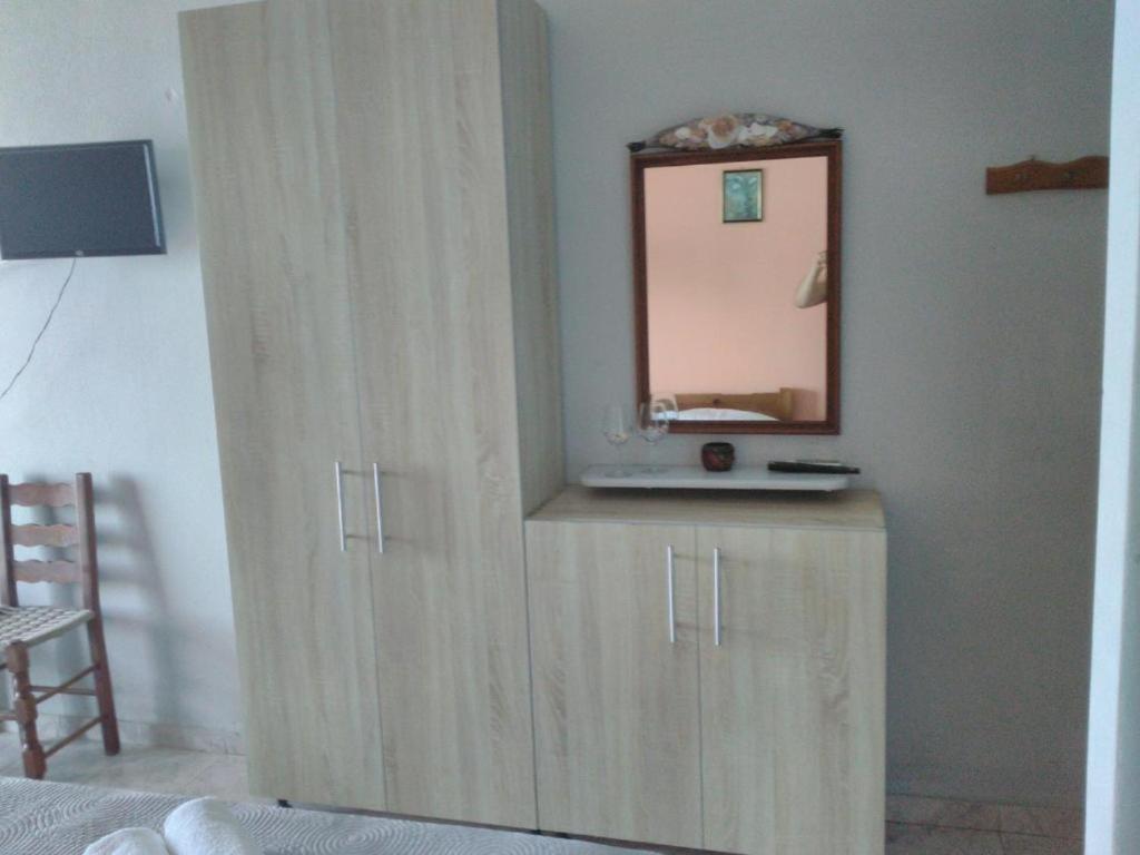 Irida Maria view 4