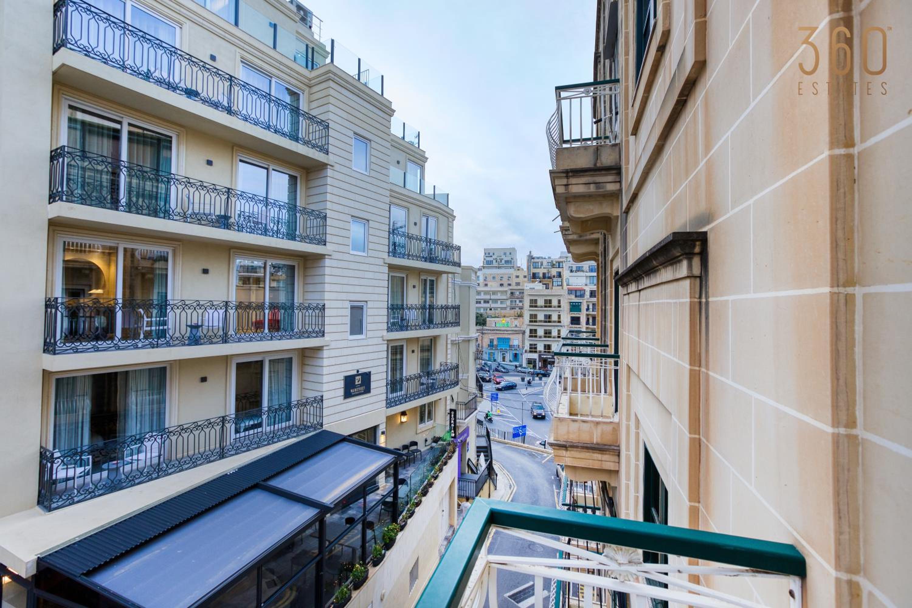 A lovely 2Br home just off Spinola Bay by 360 Estates photo 3