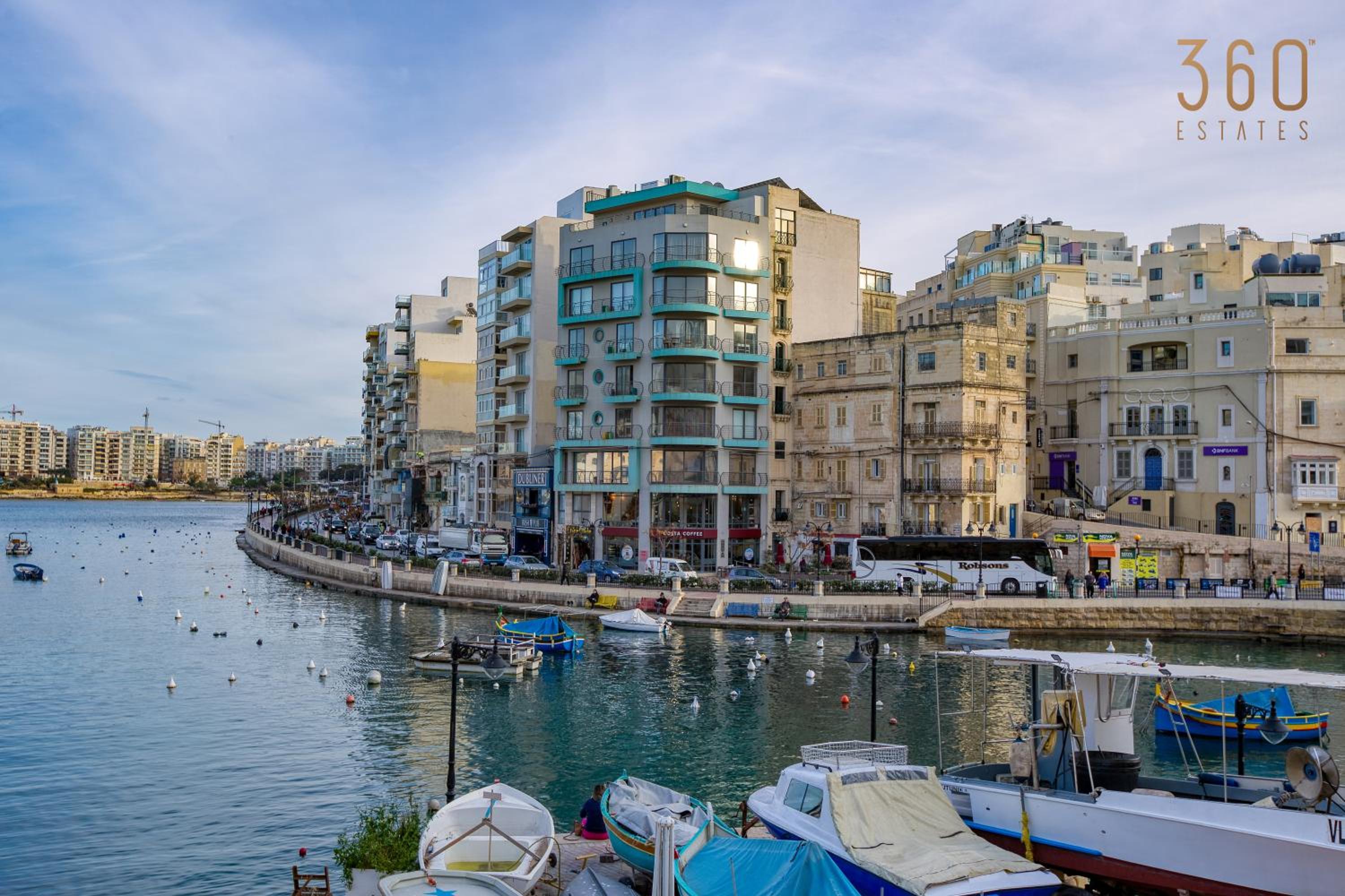 A lovely 2Br home just off Spinola Bay by 360 Estates photo 4